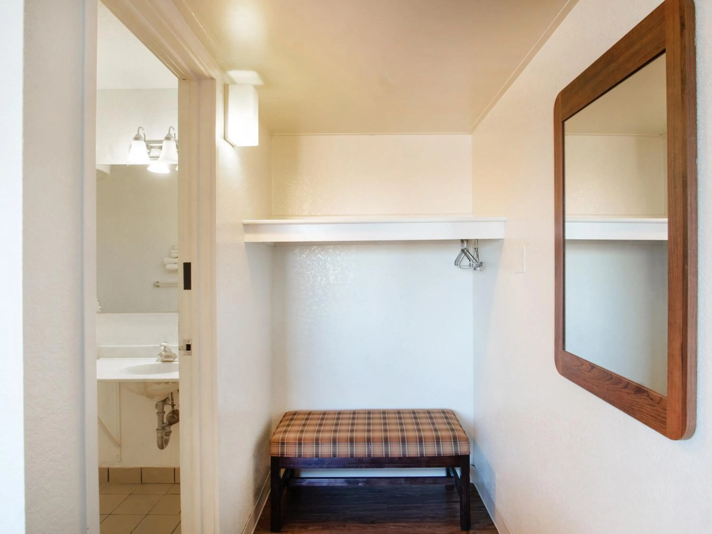 Area and facilities, Bed in OYO Hotel Oklahoma City Northeast