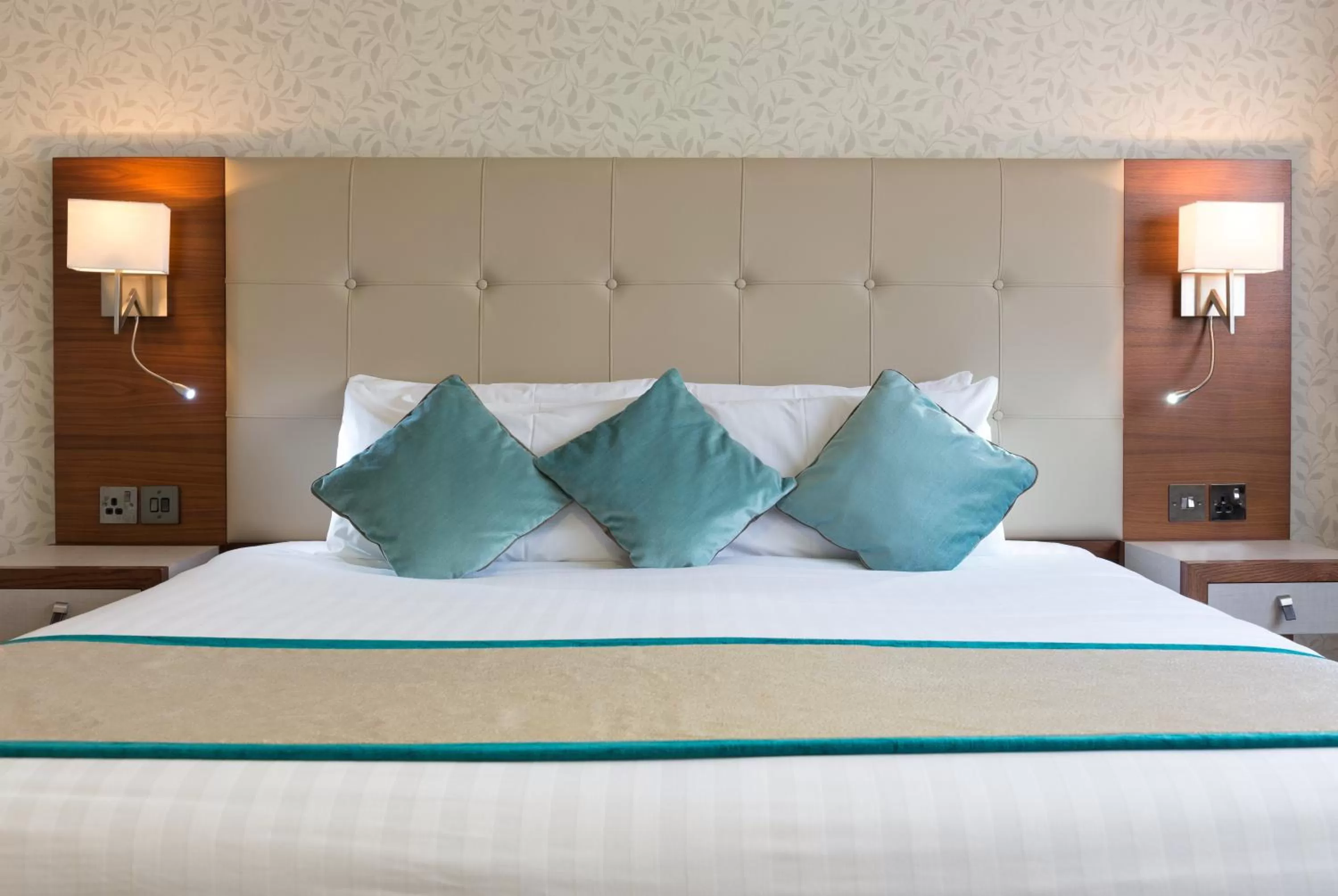 Bed in Best Western Red Lion Hotel