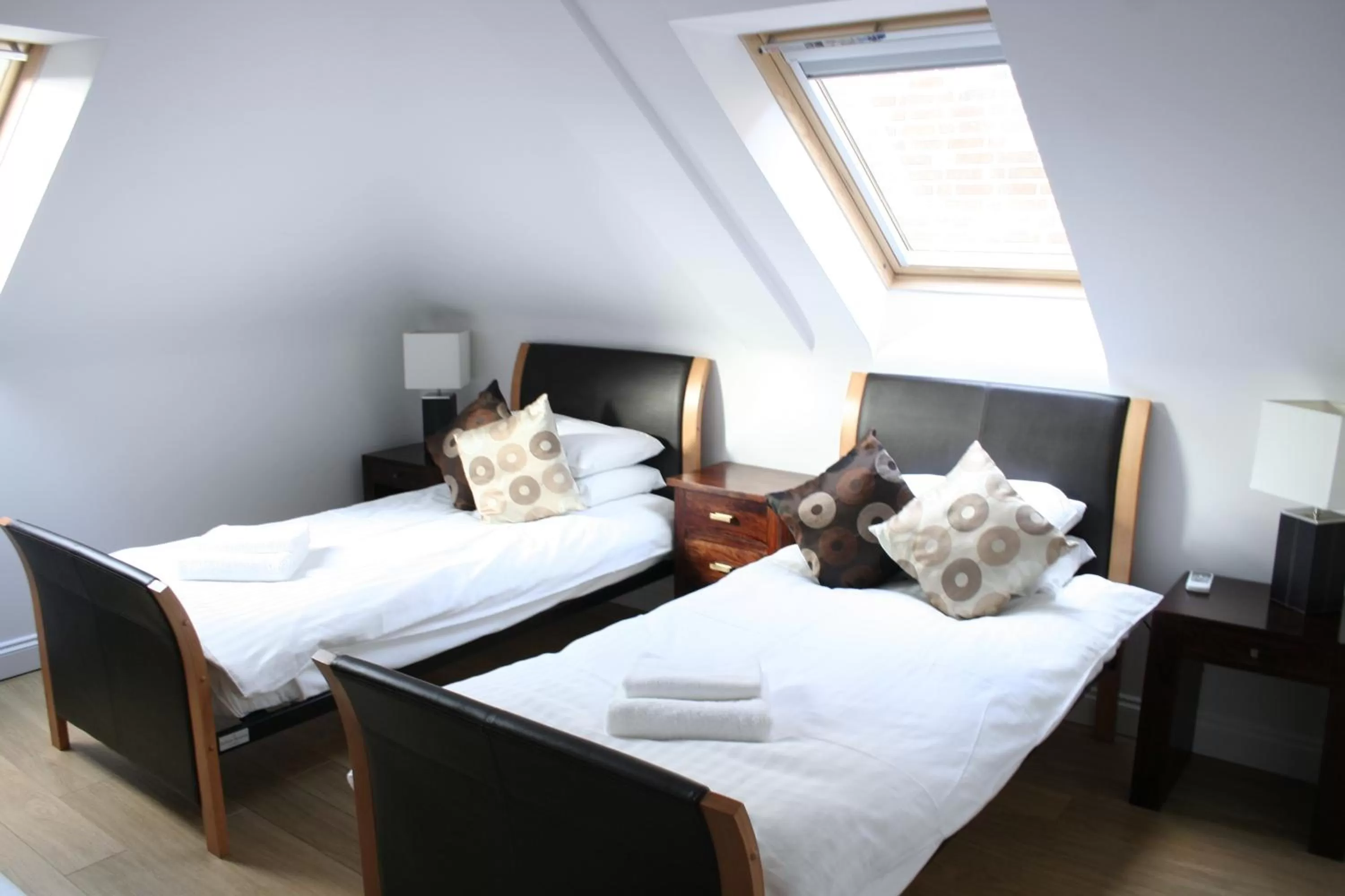 Standard Twin Room in Leaside Hotel