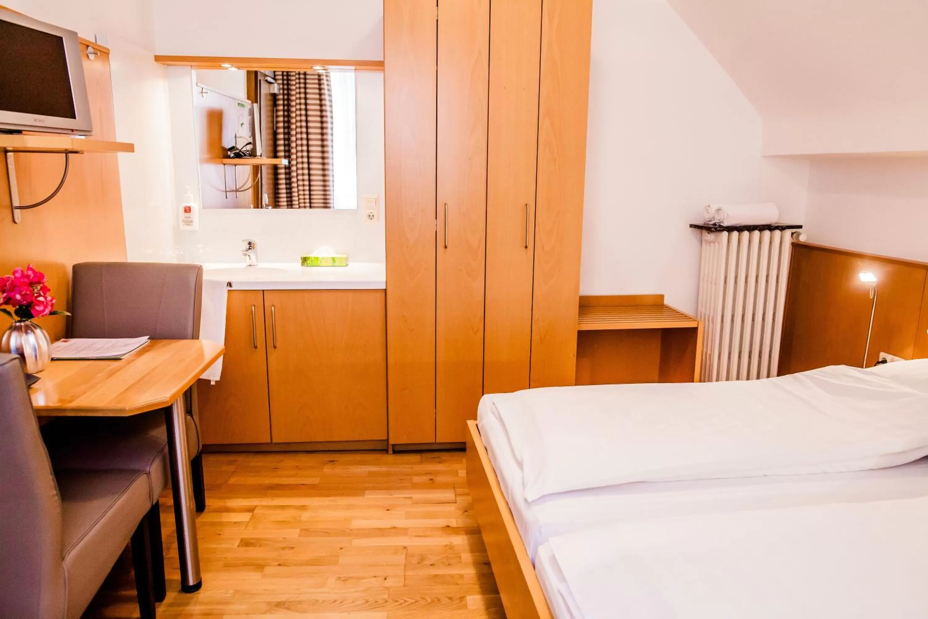 Photo of the whole room, Bed in Hotel Martinihof