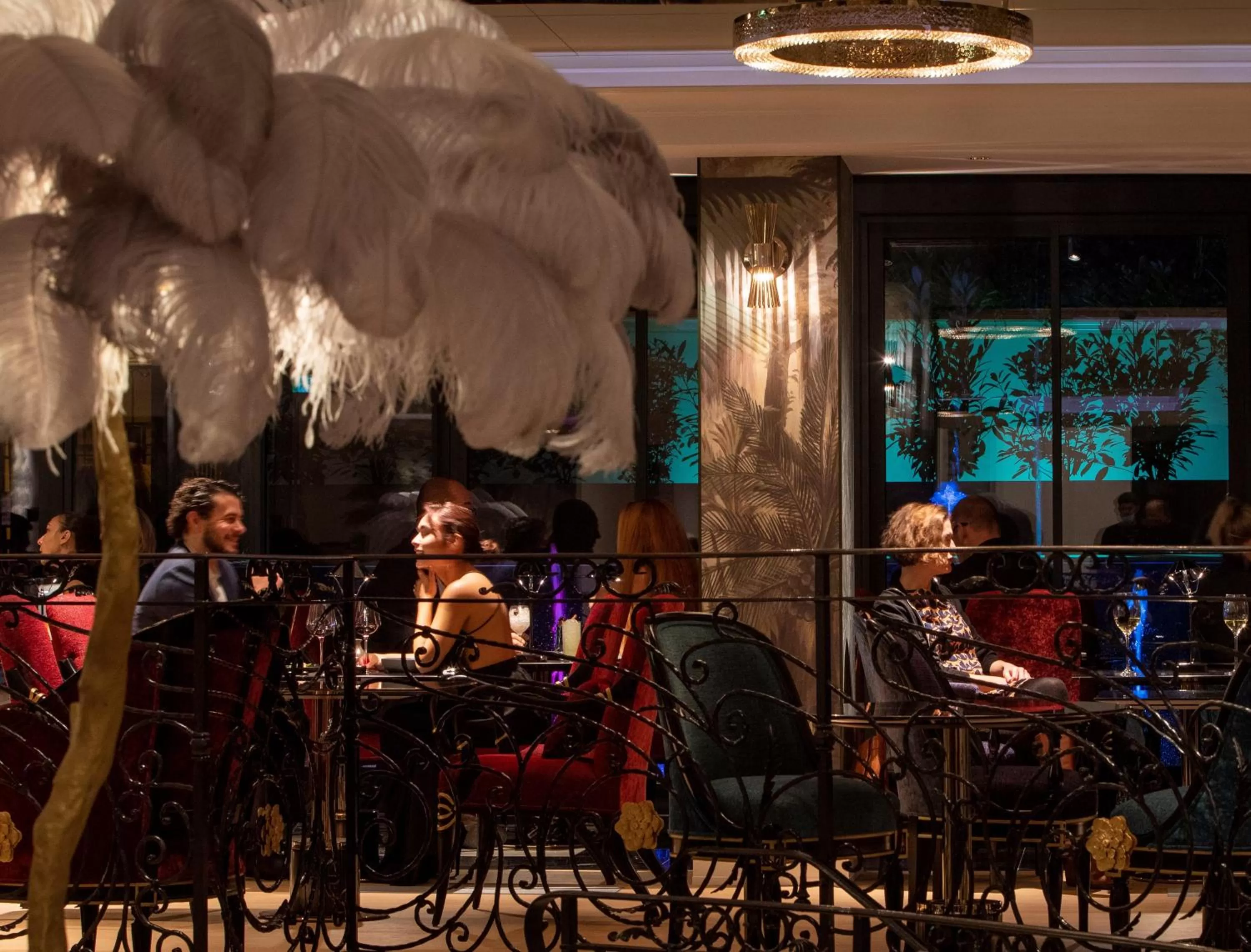 Restaurant/places to eat in Paris j'Adore Hotel & Spa