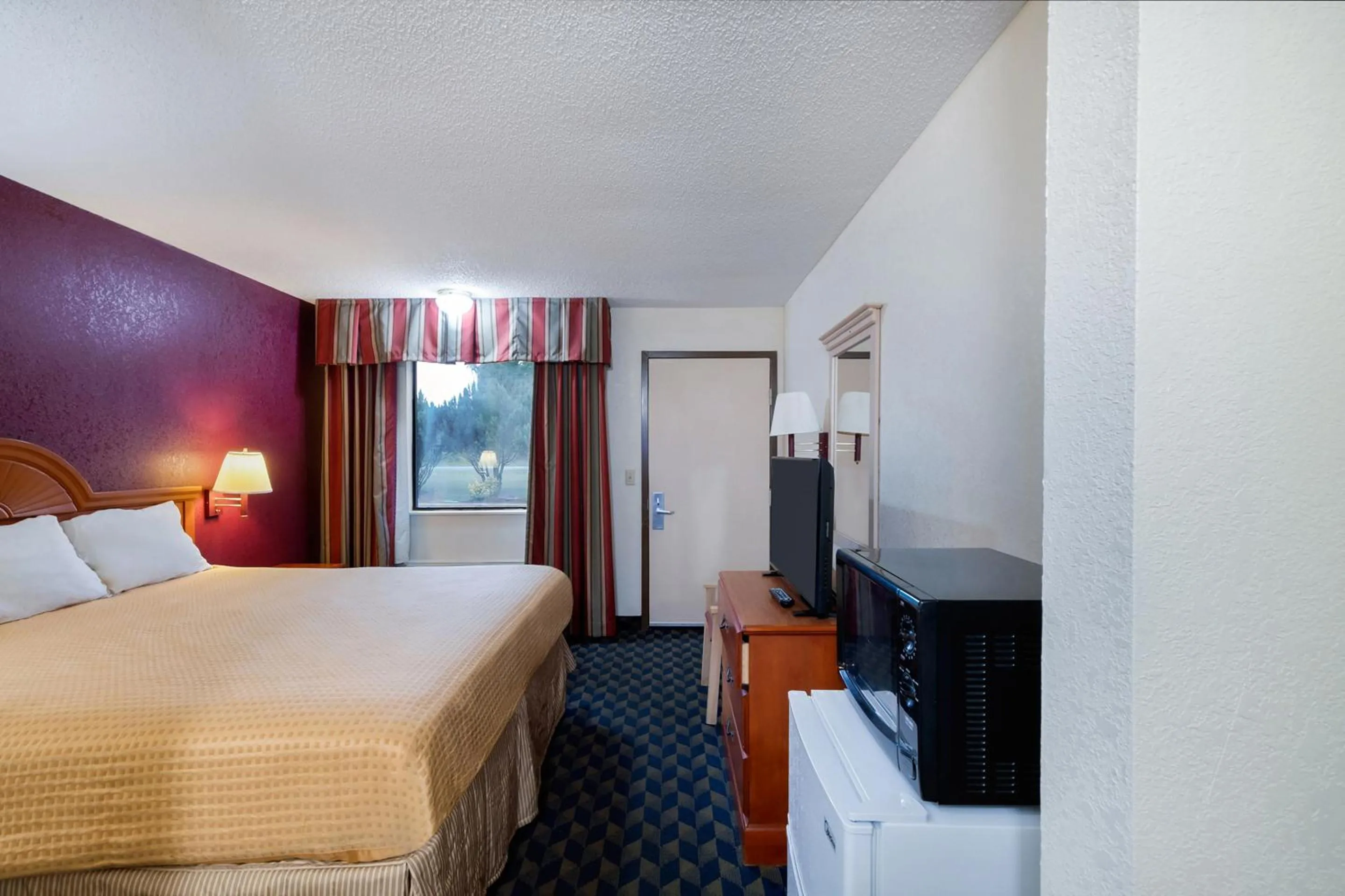 Bedroom in OYO Hotel Manning SC