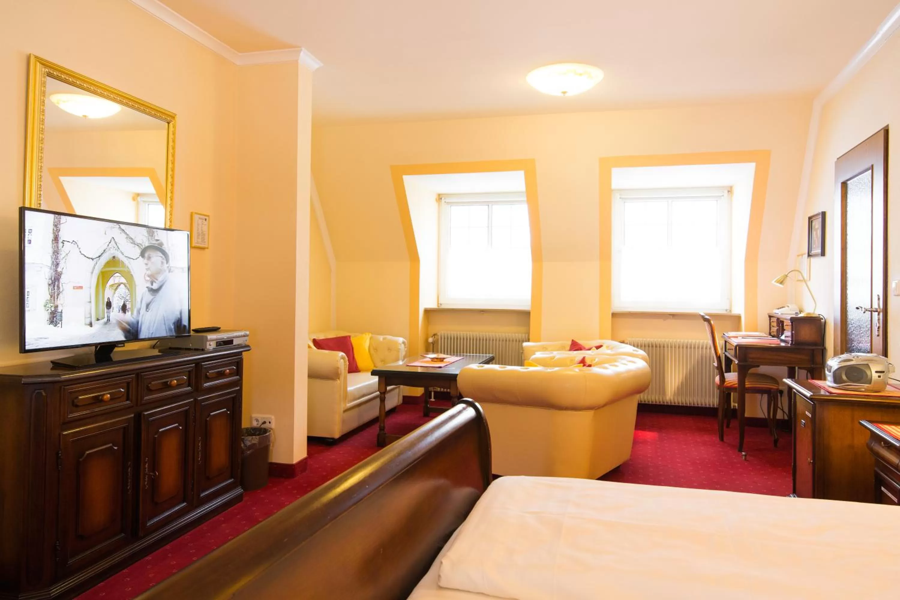 Living room, Bed in Klassik Hotel am Tor