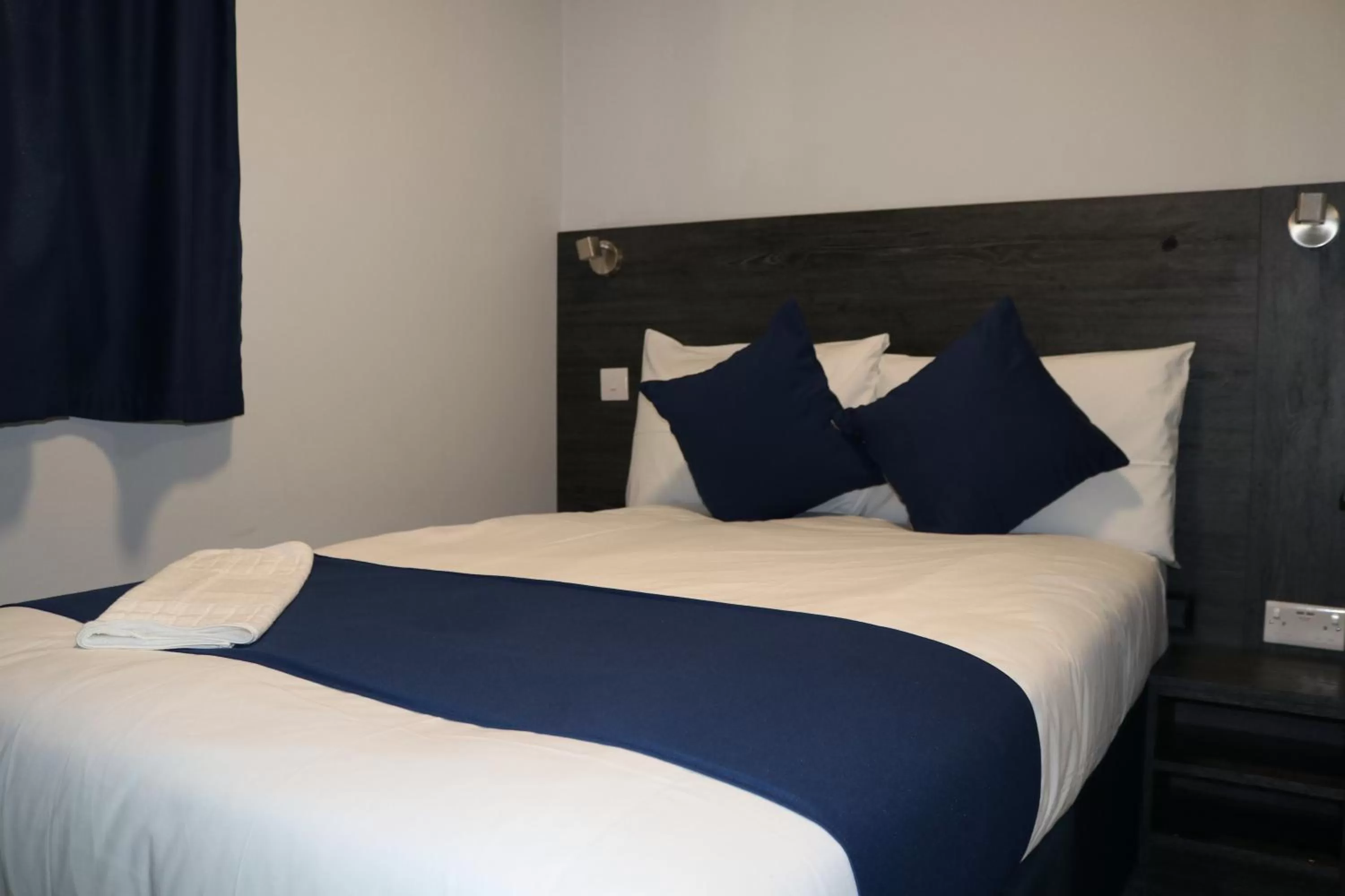 Bedroom, Bed in Blue Sapphire Hotel