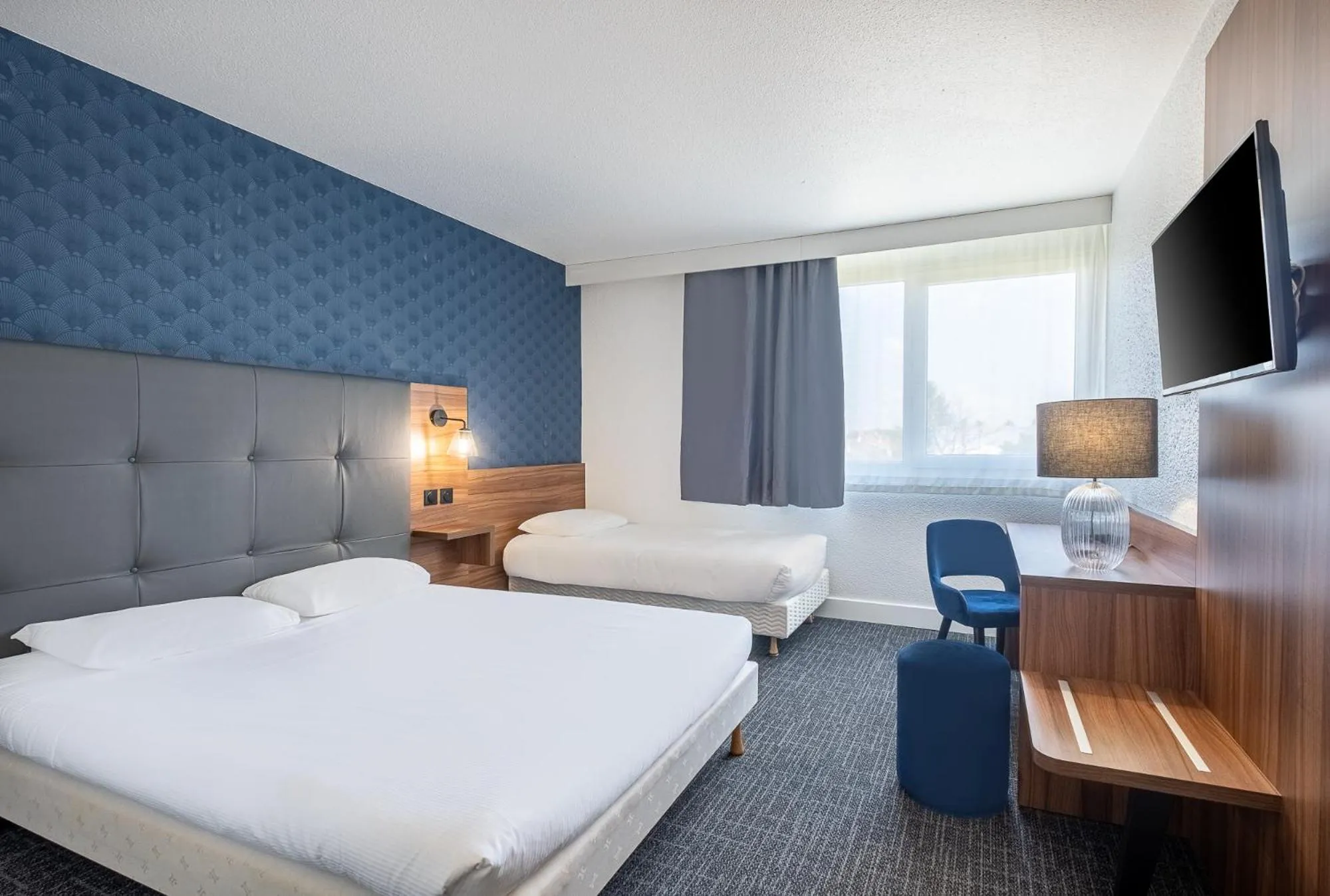 Photo of the whole room, Bed in Hôtel Akena Poitiers Nord Futuroscope