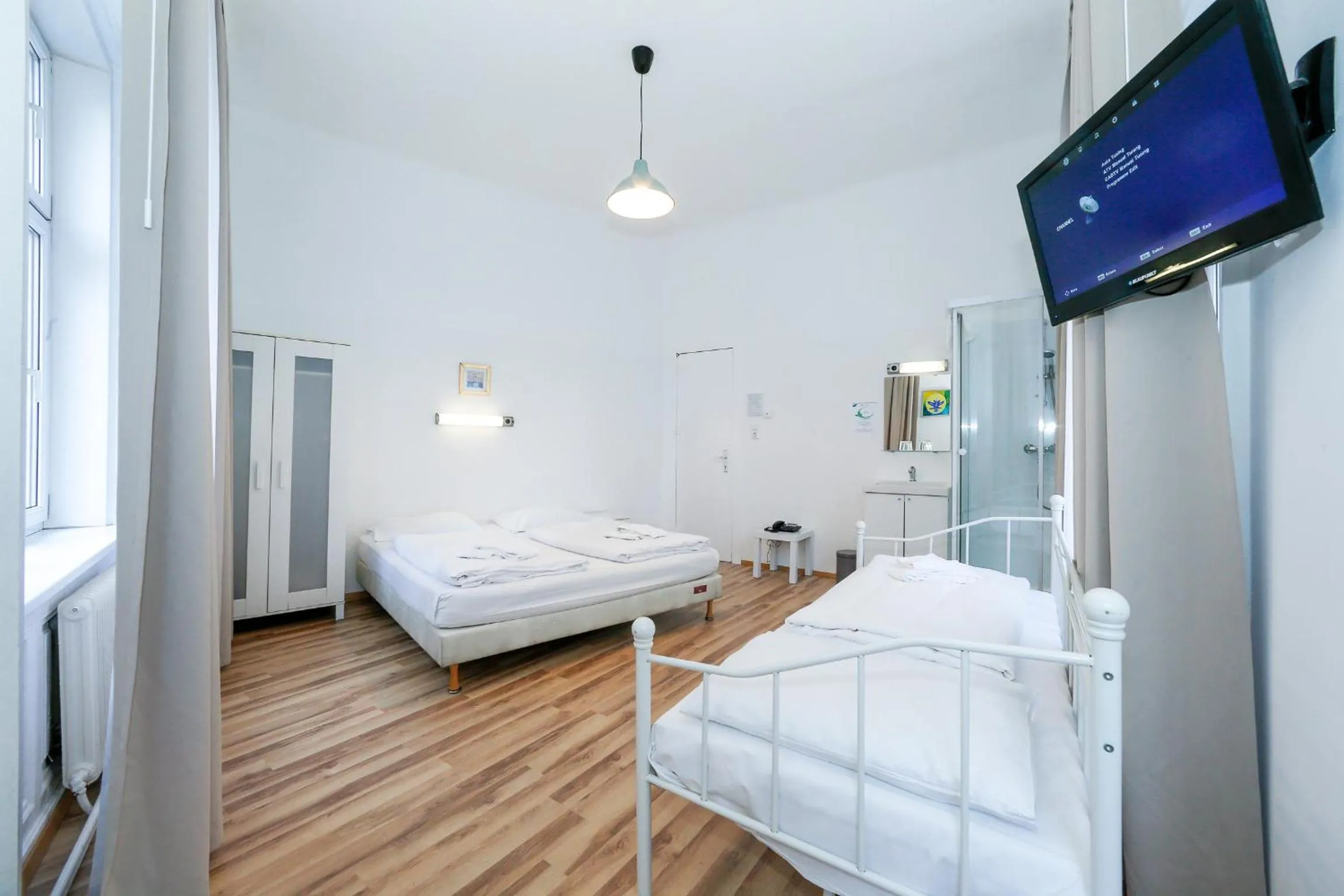 Bed in Timeout City Hotel, 5 min to city center, Self Check In