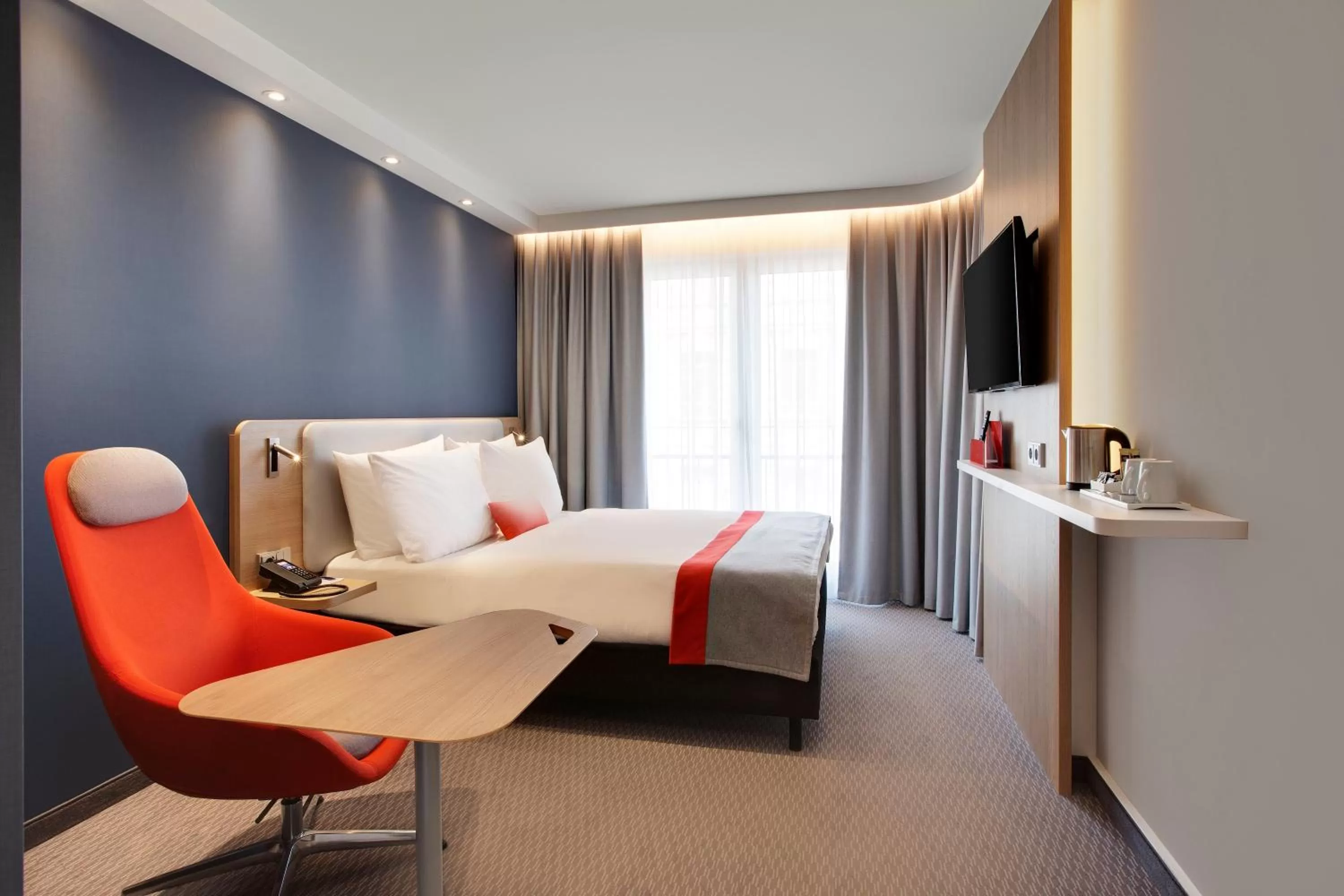 Photo of the whole room, Bed in Holiday Inn Express - Berlin - Alexanderplatz by IHG