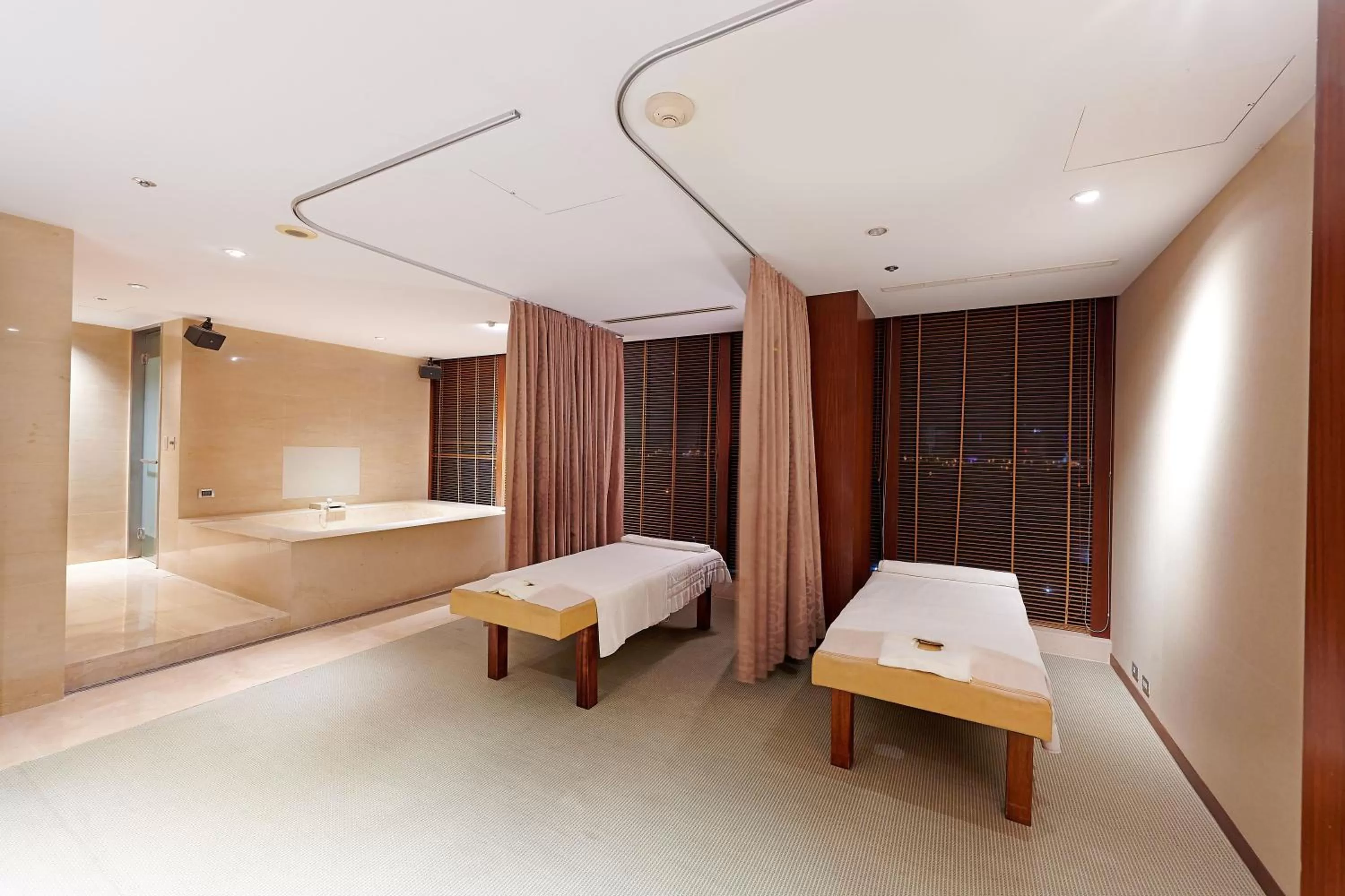 Spa and wellness centre/facilities, Bed in Windsor Hotel Taichung