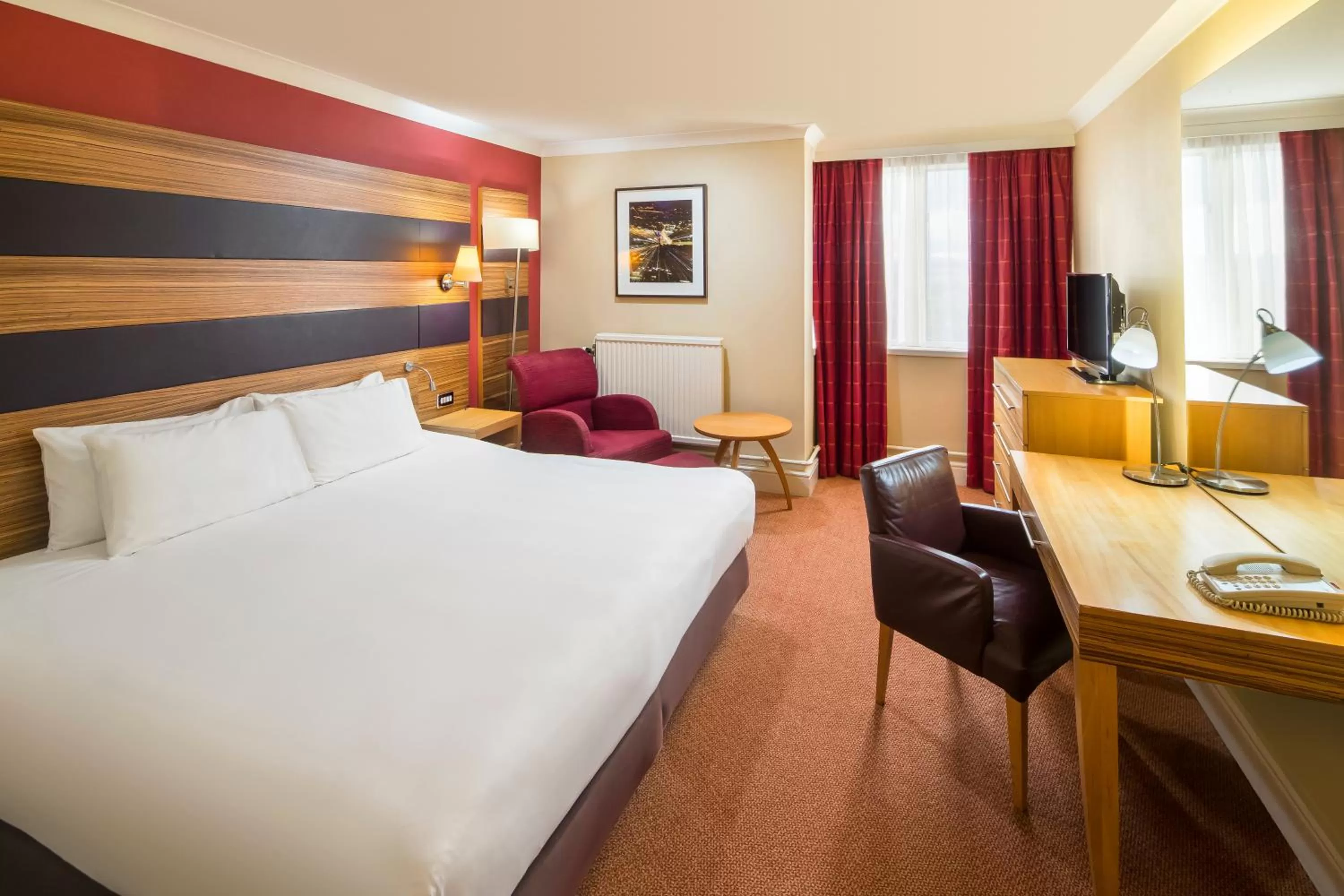 Photo of the whole room, Bed in Crowne Plaza Chester by IHG