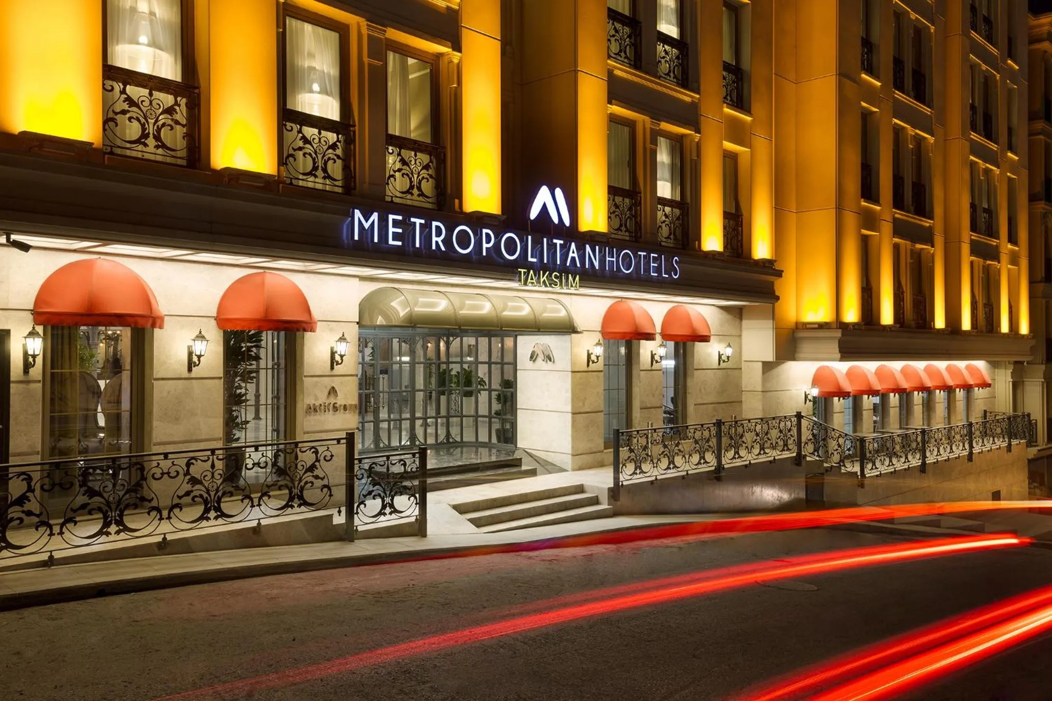 Facade/entrance in Metropolitan Hotels Taksim