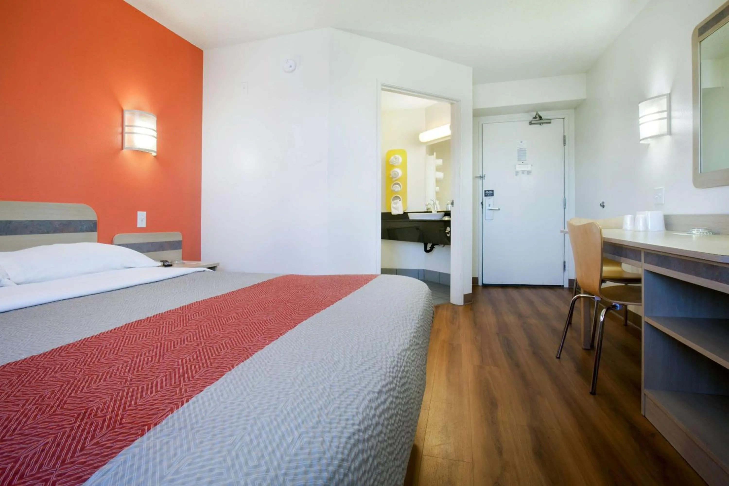 Bedroom, Bed in Motel 6-Brooklyn Center, MN - Minneapolis