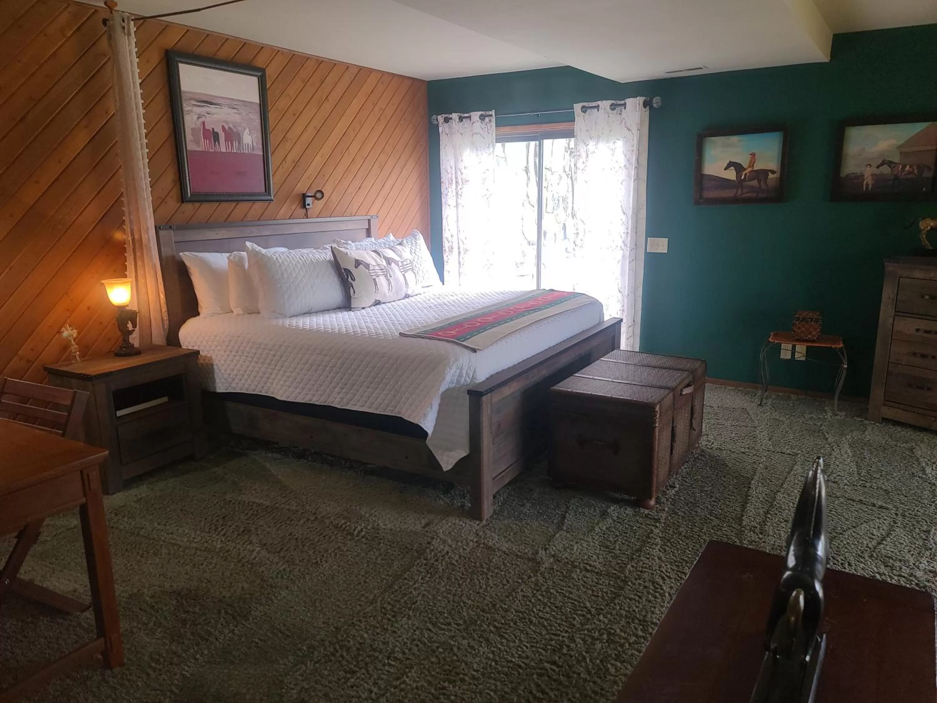 Deluxe King Suite in Wildwood Farm Bed & Breakfast