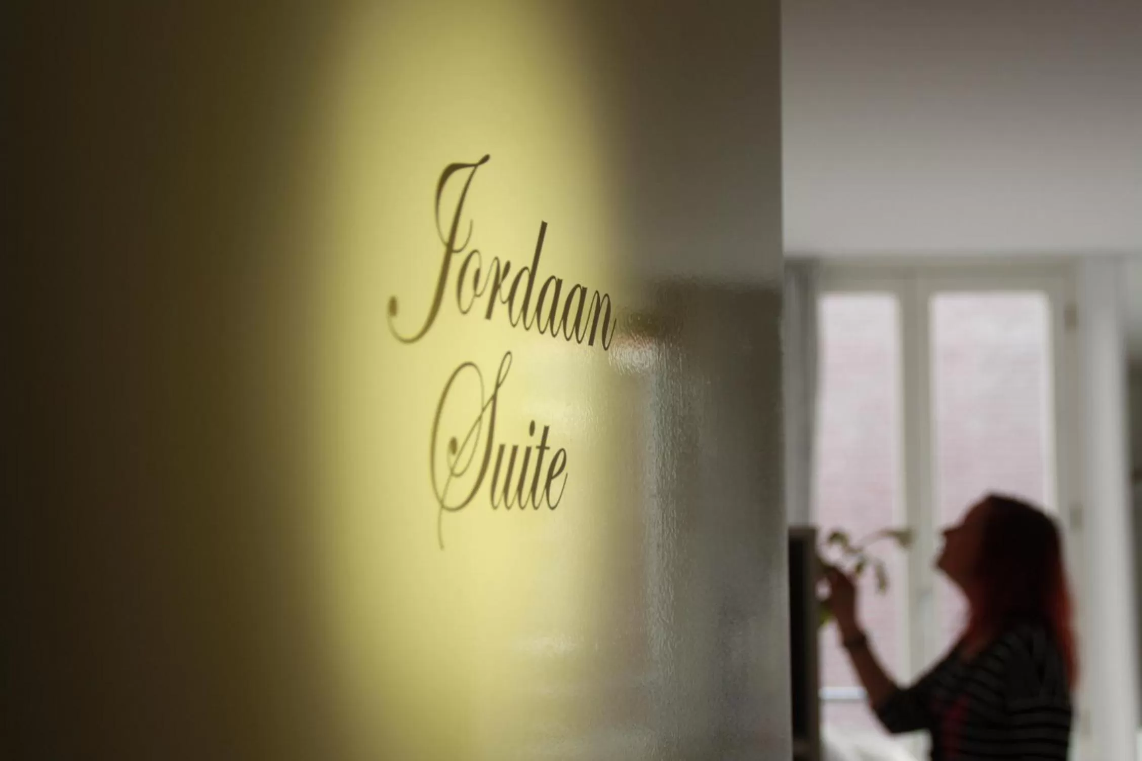 Decorative detail in Jordaan Suite bed and bubbles