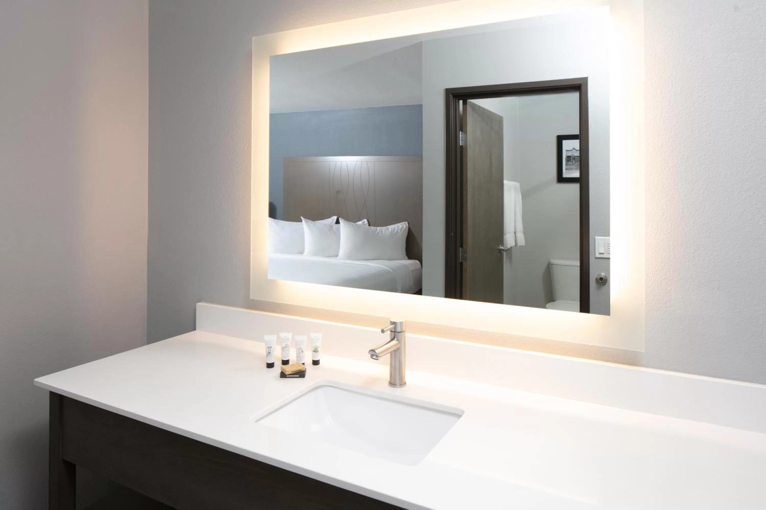 Bathroom in Hotel 28 Boise Airport, an Ascend Collection Hotel