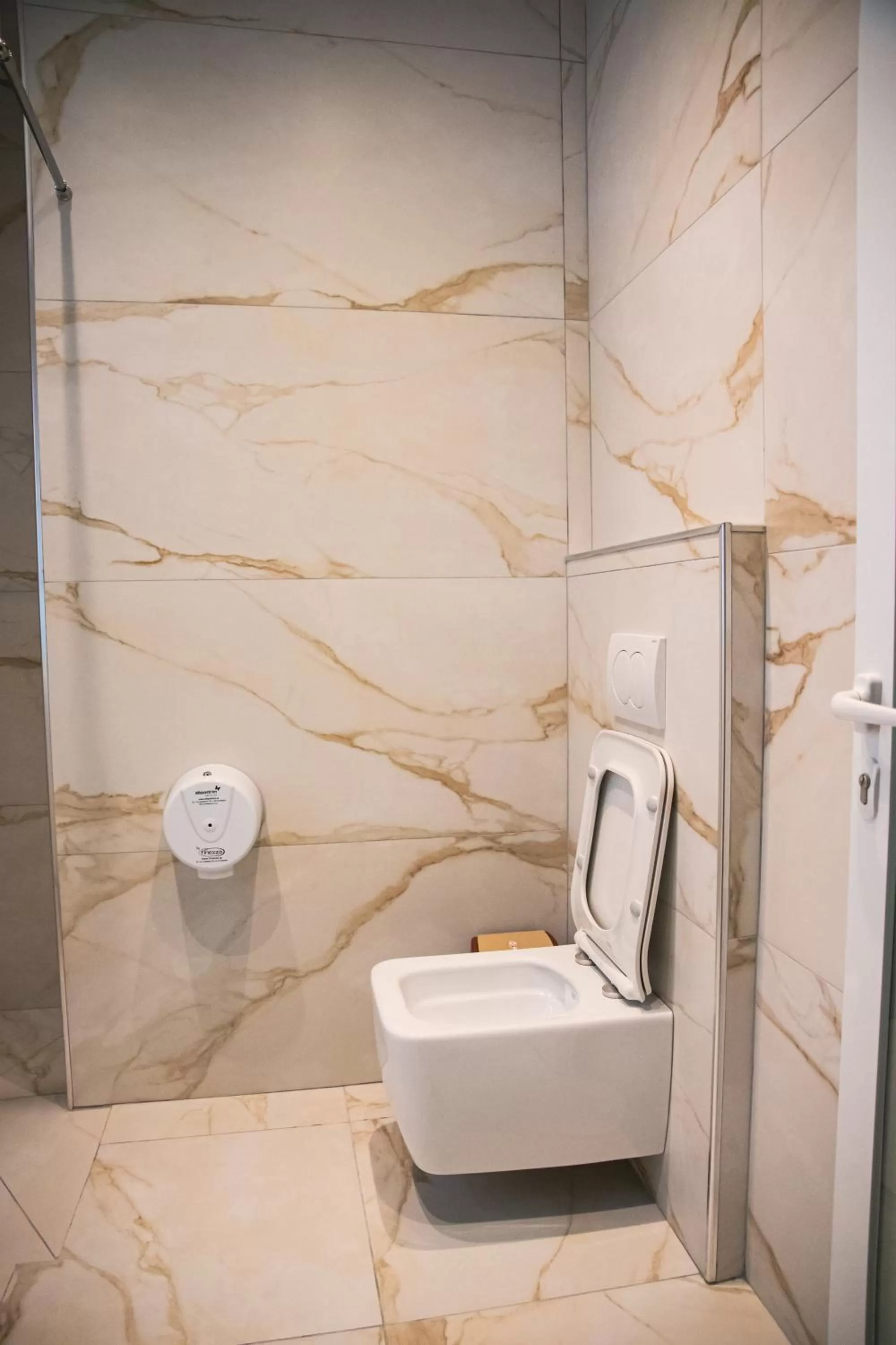 Toilet in Hotel Blini