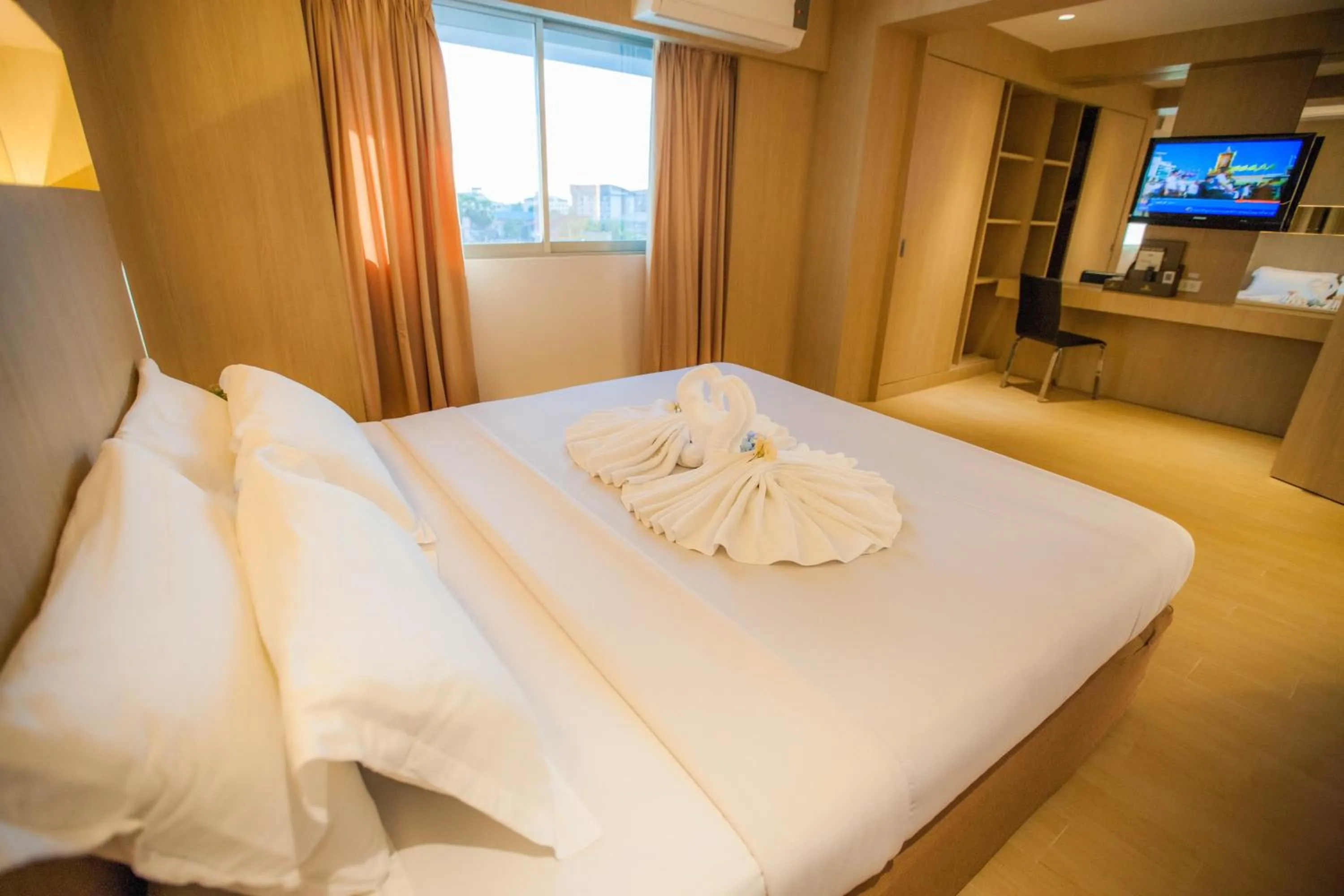 Bed in Golden City Rayong Hotel