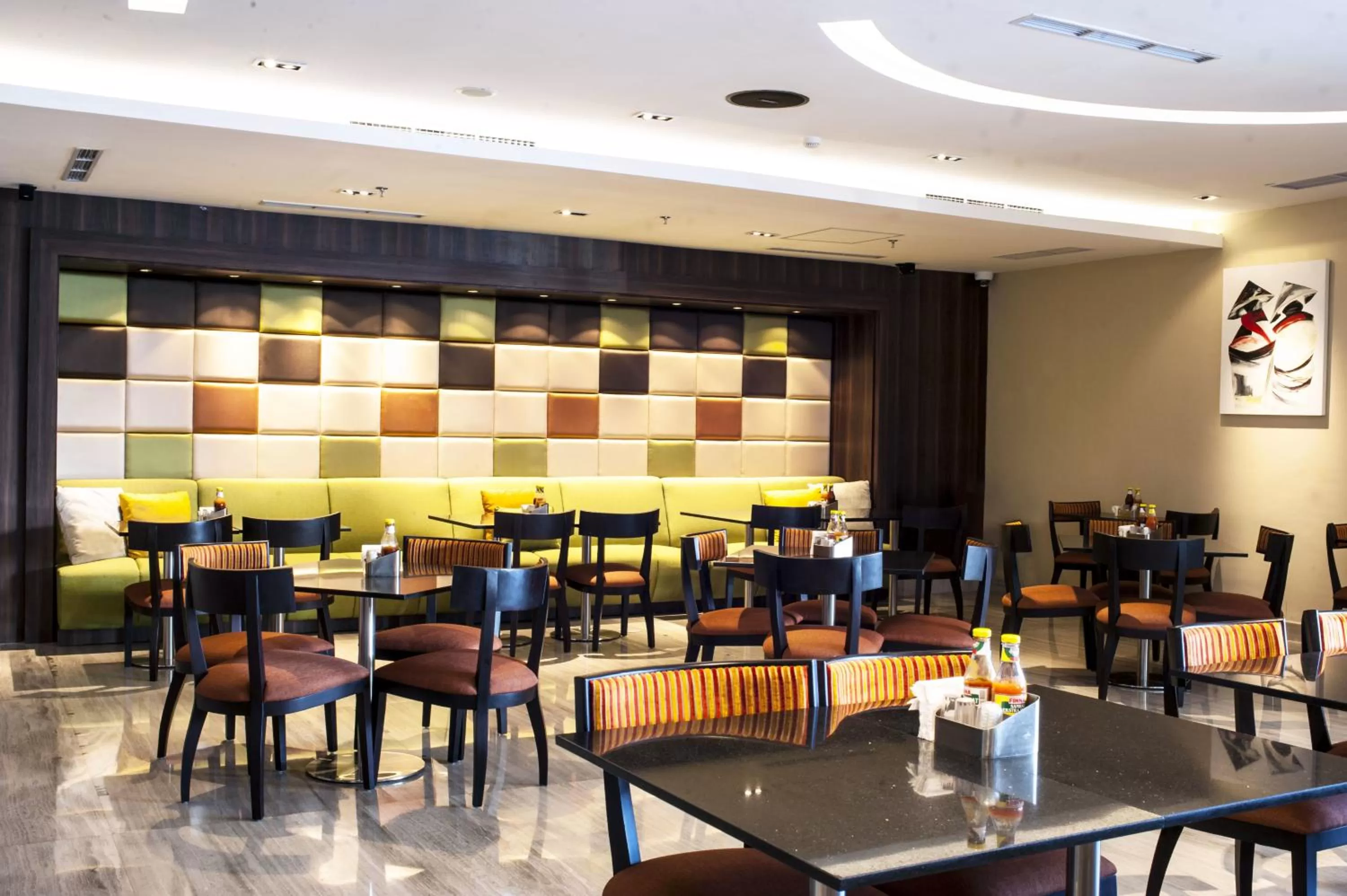 Lounge or bar in Holiday Inn Express Surabaya CenterPoint by IHG