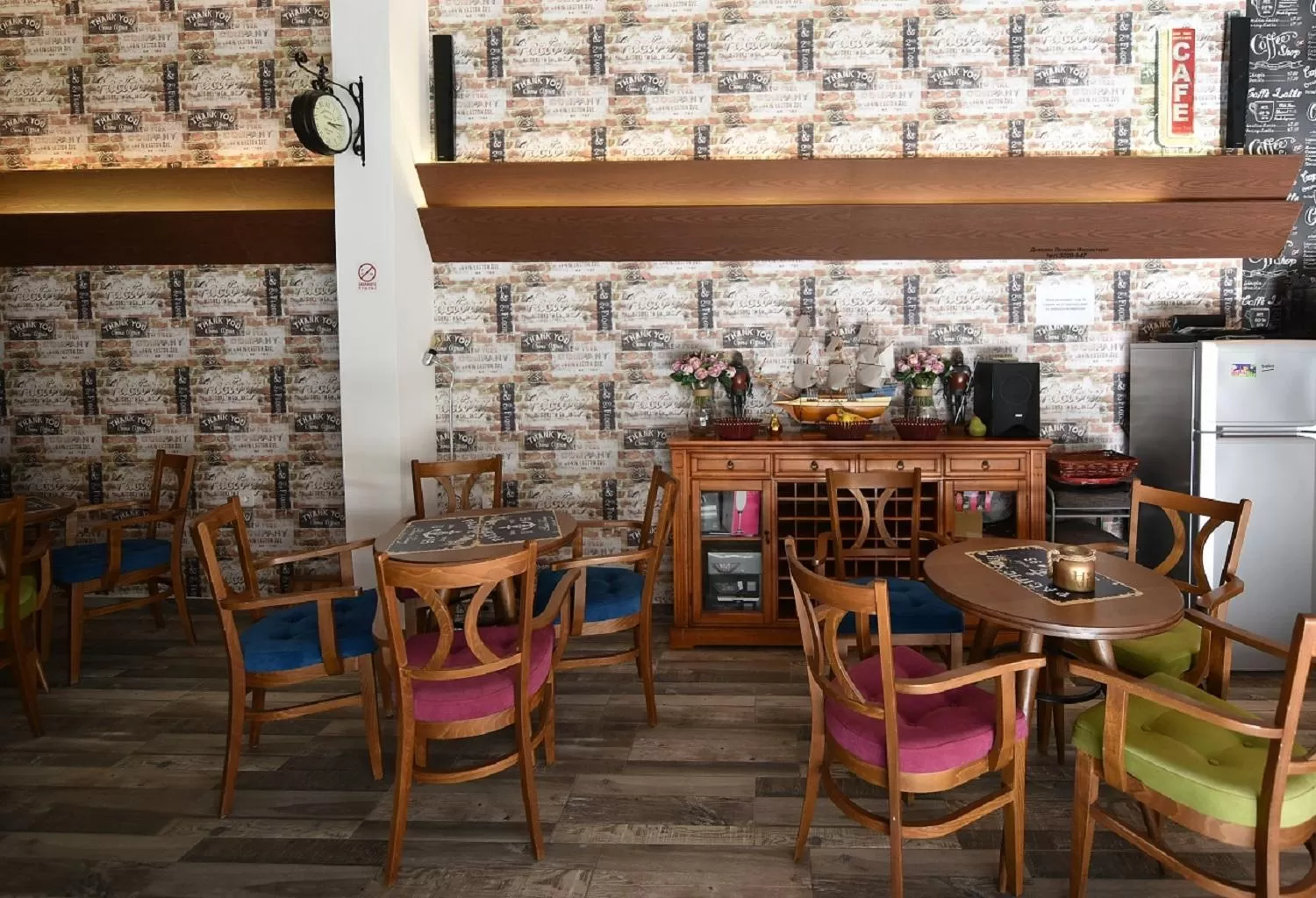 Villa Nina Hotel & Lounge bar