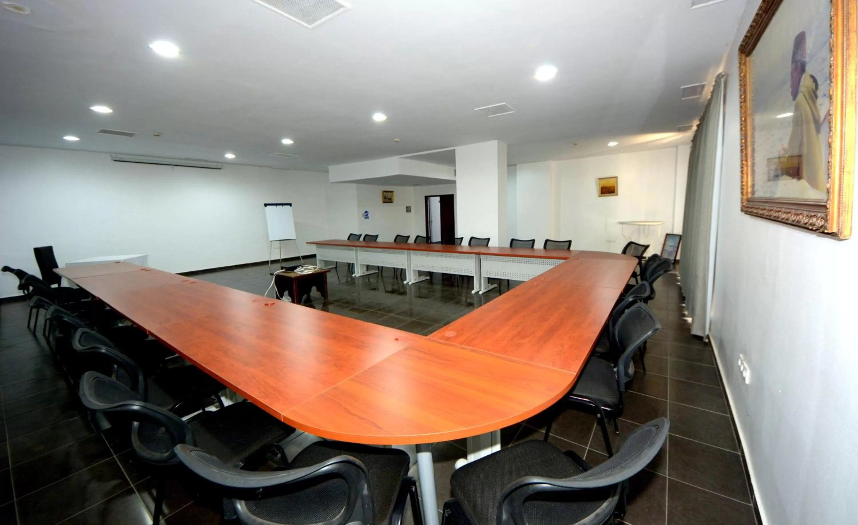 Restaurant/places to eat in Oasis Hotel & Spa