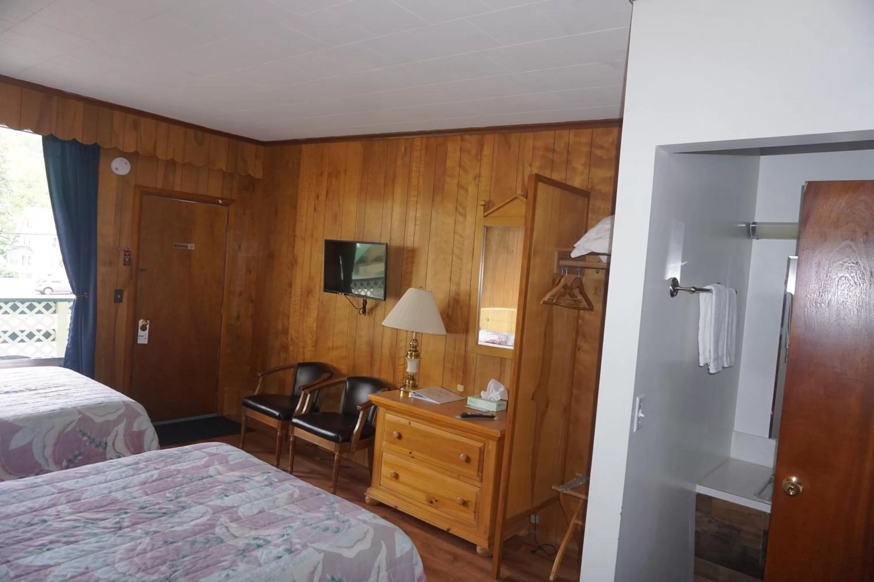 Bed in Northern Peaks Motor Inn