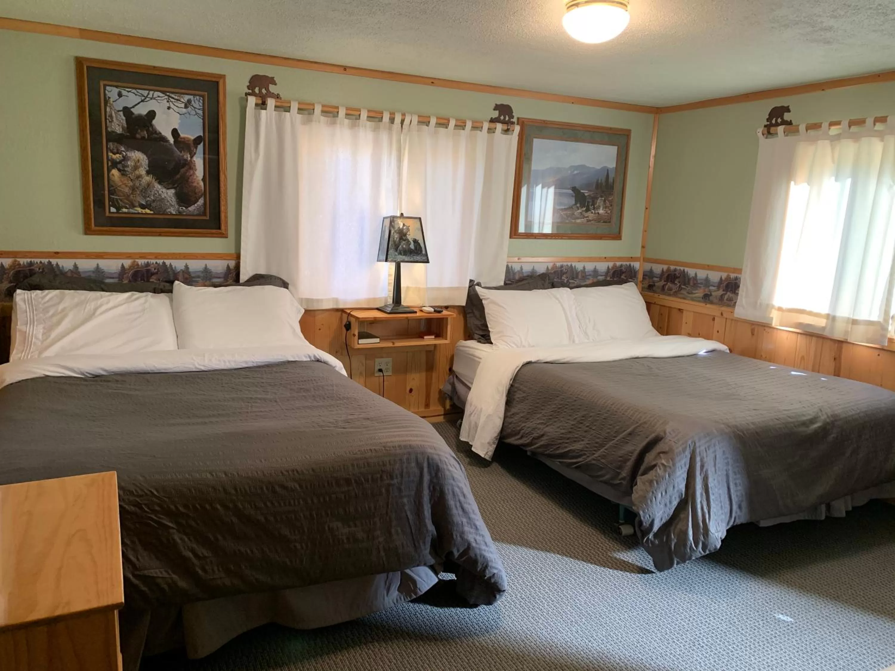 Bed in Glacier Haven Inn