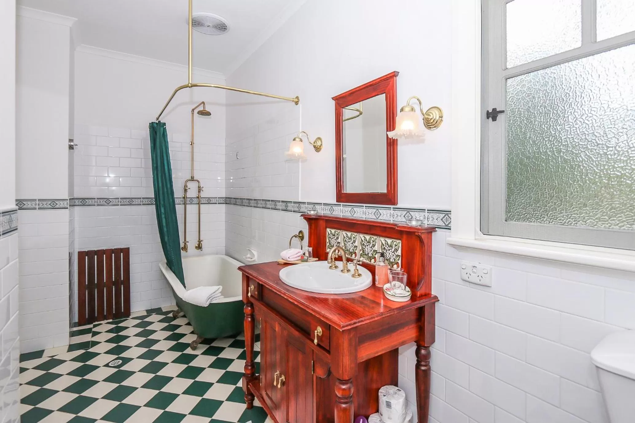 Shower in Rosebridge House Bed & Breakfast Adult Retreat