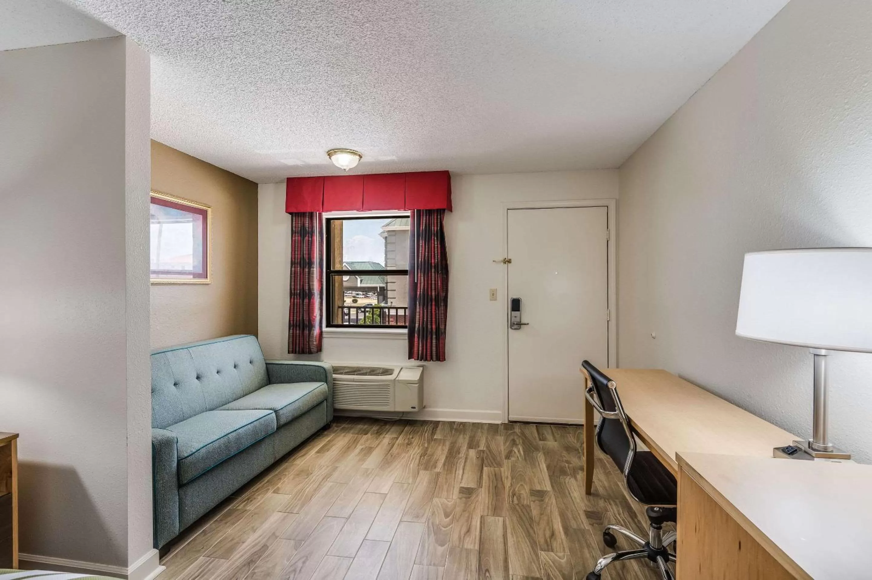 Photo of the whole room in Quality Inn & Suites Hot Springs-Lake Hamilton