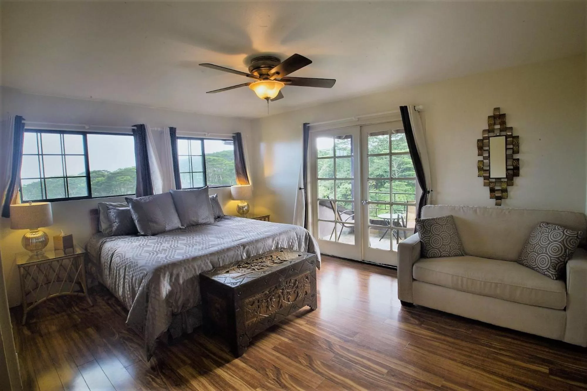 Bed in The Inn at Kulaniapia Falls