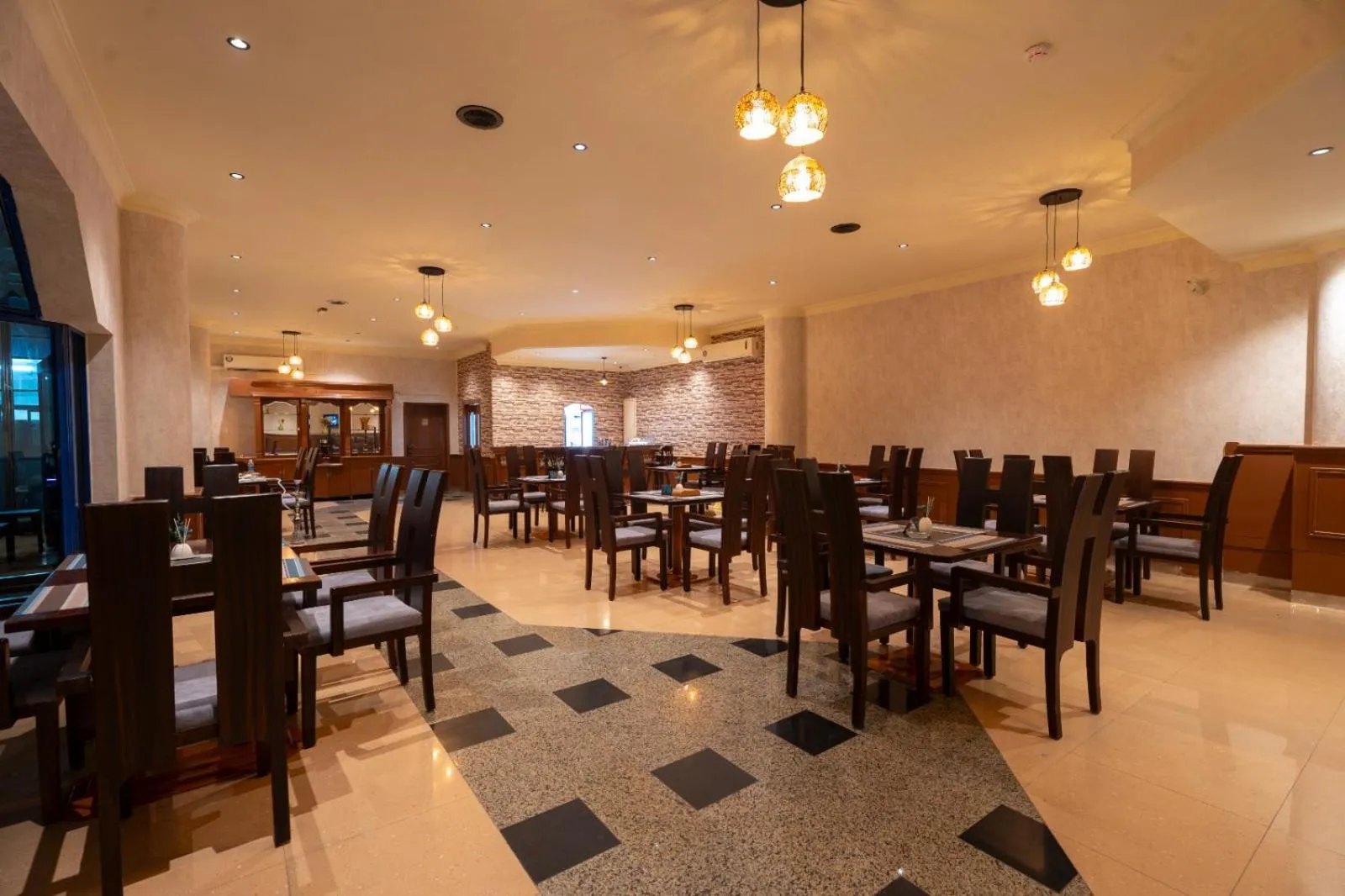 Restaurant/places to eat in Majestic Hotel