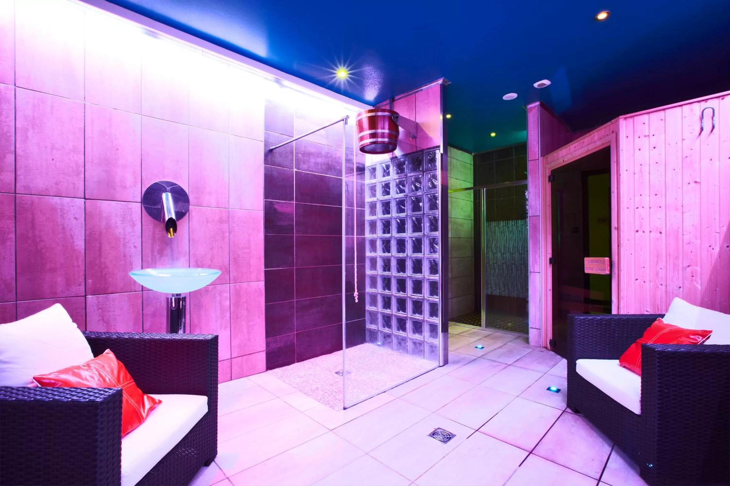 Spa and wellness centre/facilities in Enzo Hotels Reims Tinqueux by Kyriad Direct