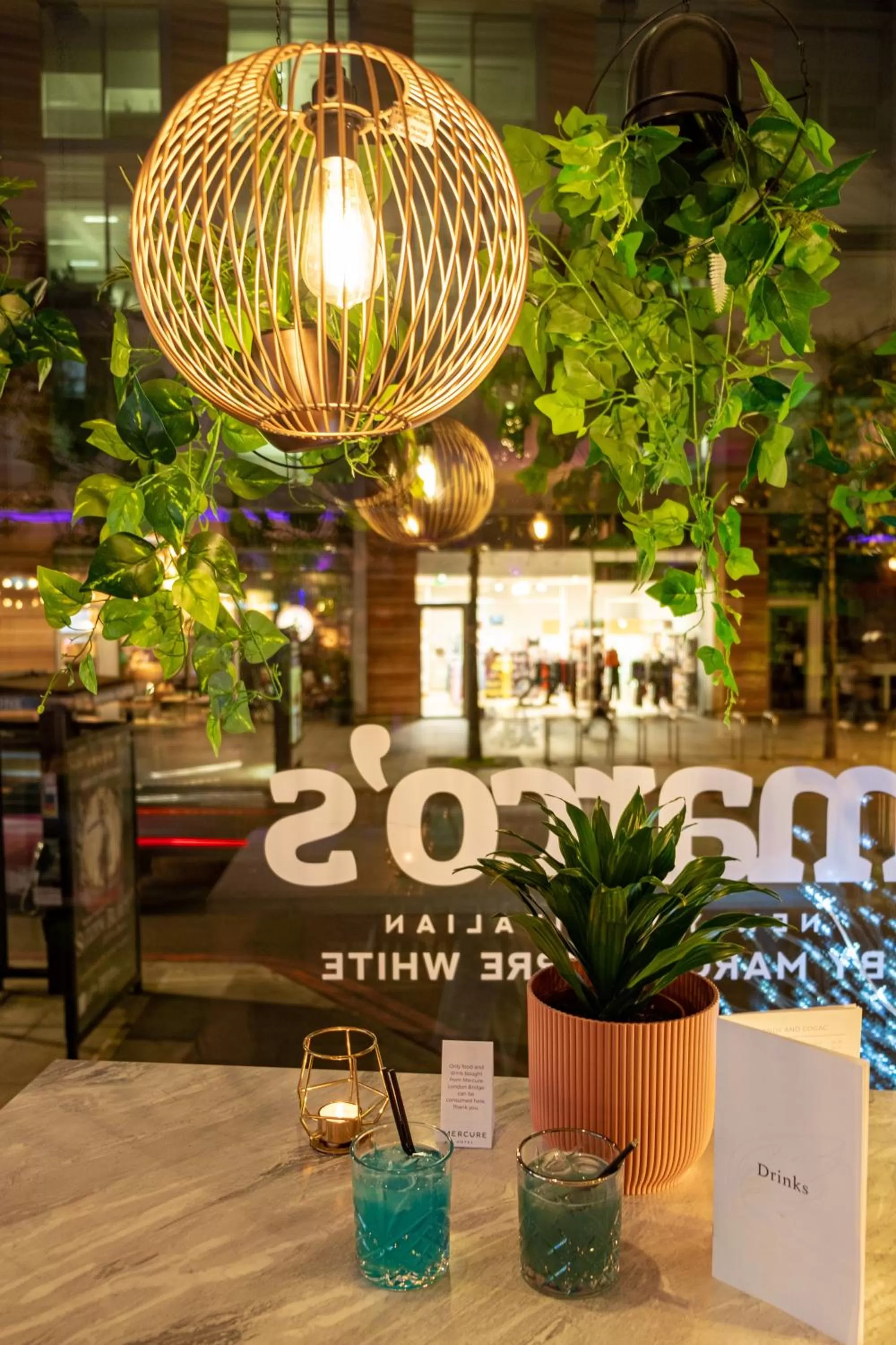 Lobby or reception in Mercure London Bridge