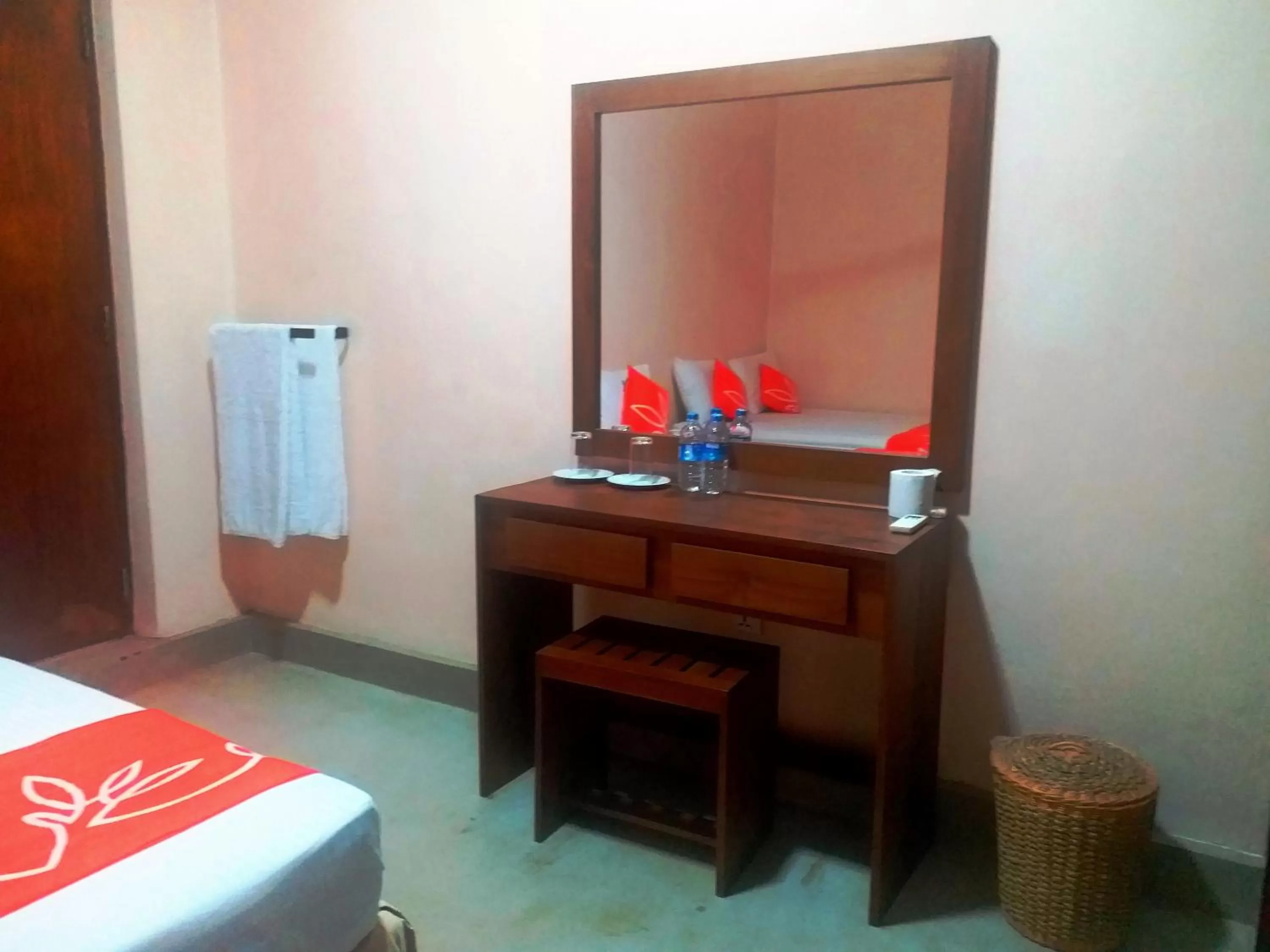 Bed, TV/Entertainment Center in Honey Tree Polonnaruwa