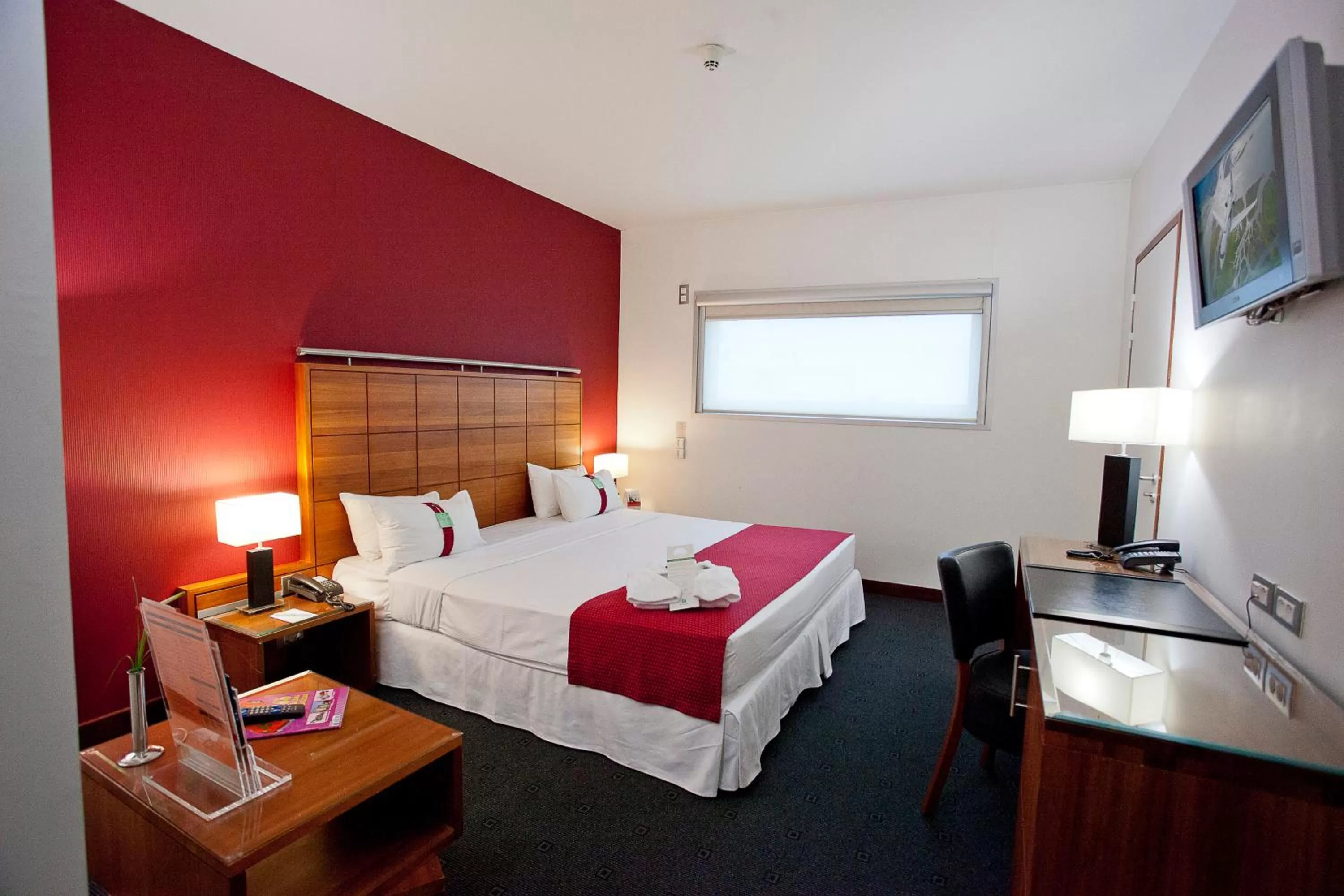 Photo of the whole room, Bed in Holiday Inn Bordeaux Sud - Pessac by IHG