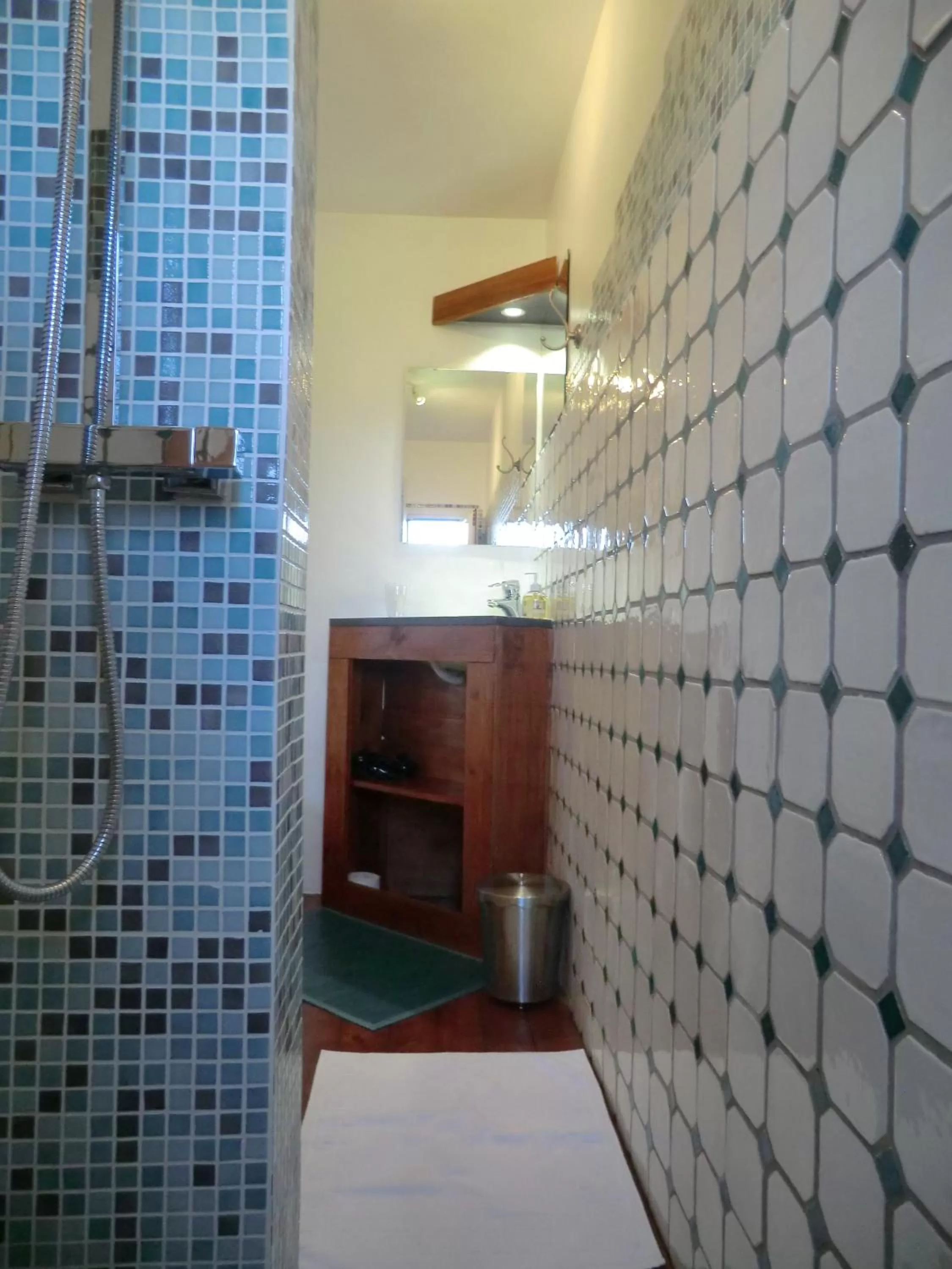 Bathroom in Le Moulin de Varrians