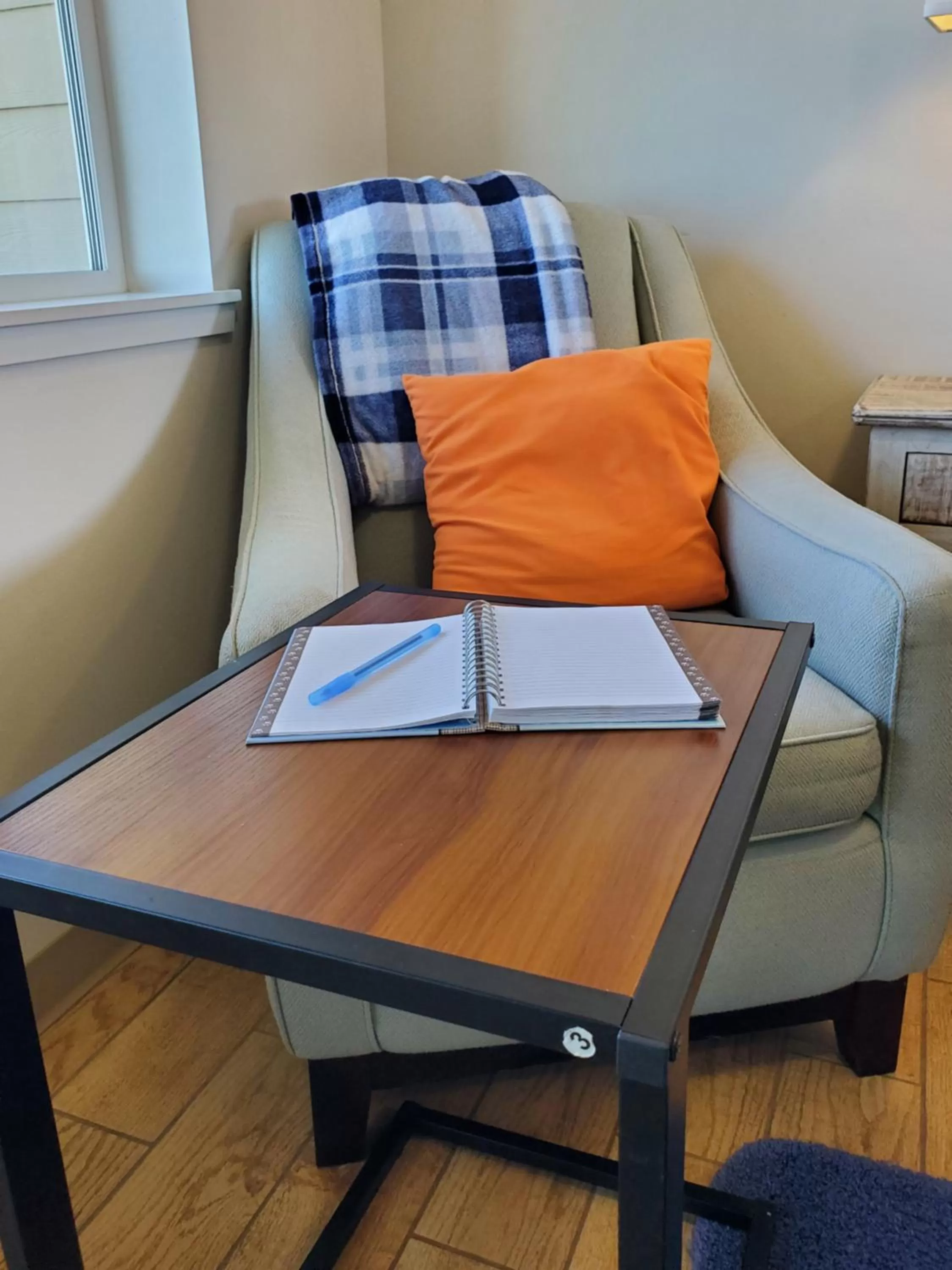 Seating area in Moonstone Beach Motel