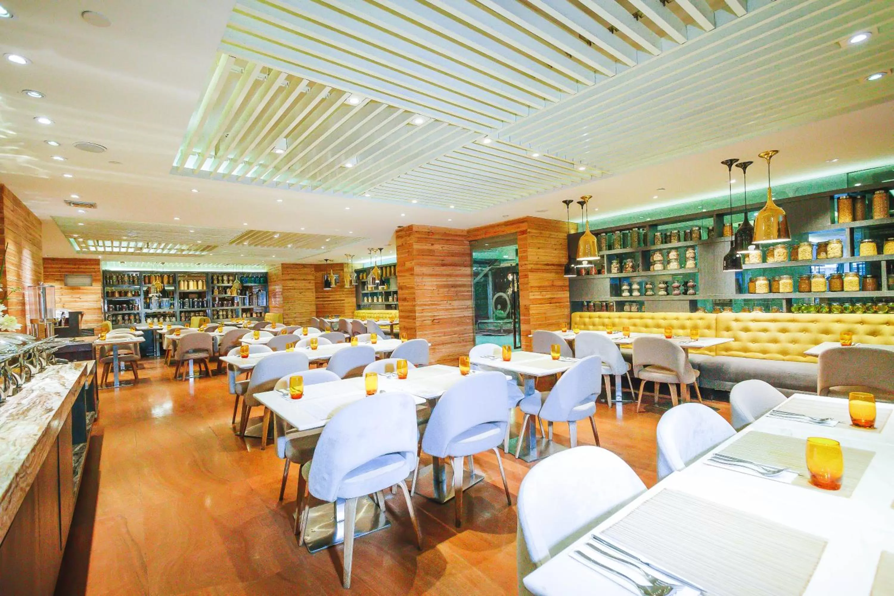 Restaurant/places to eat in Hotel XYZ