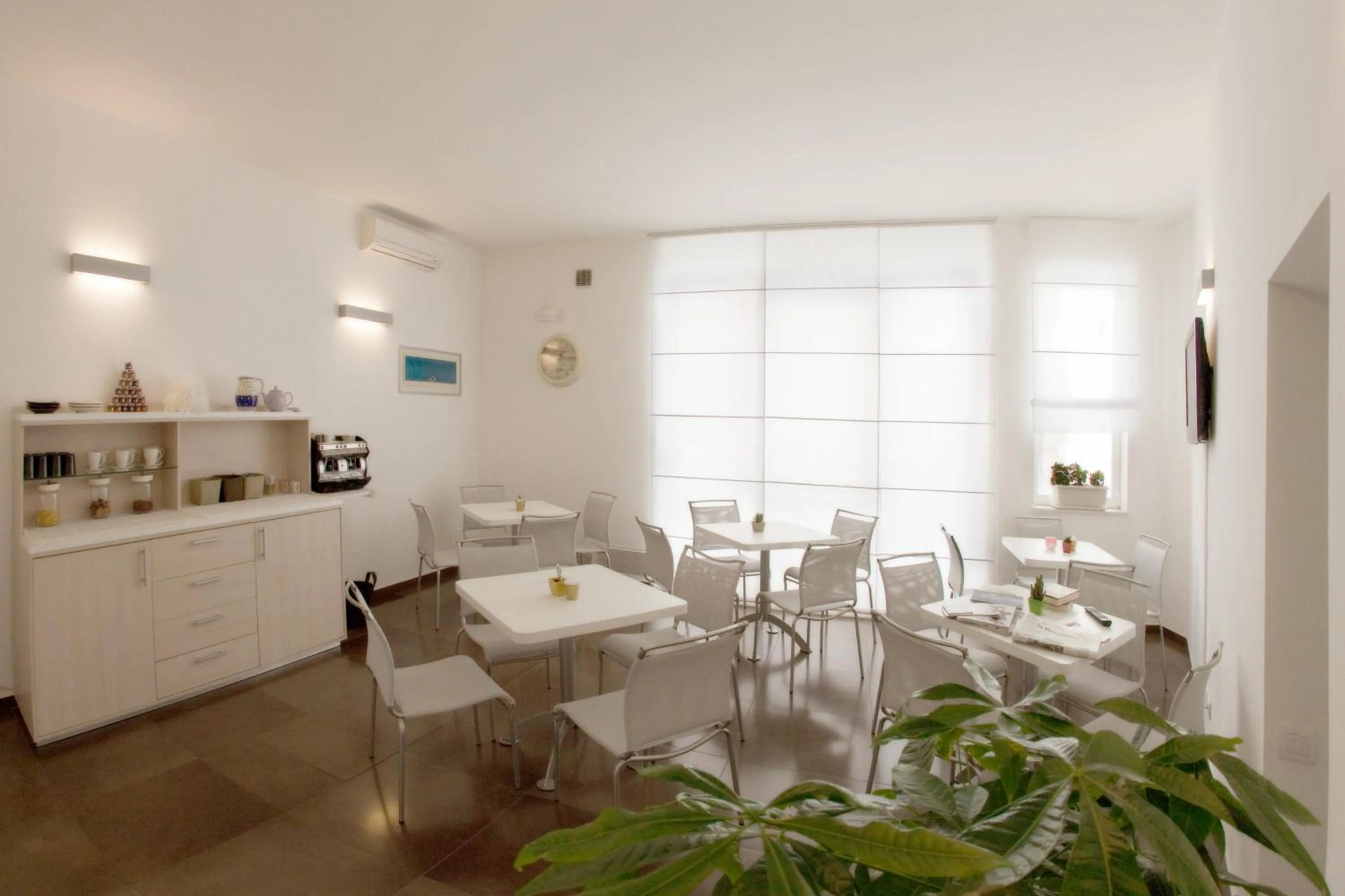 Restaurant/places to eat in Ragusa Inn