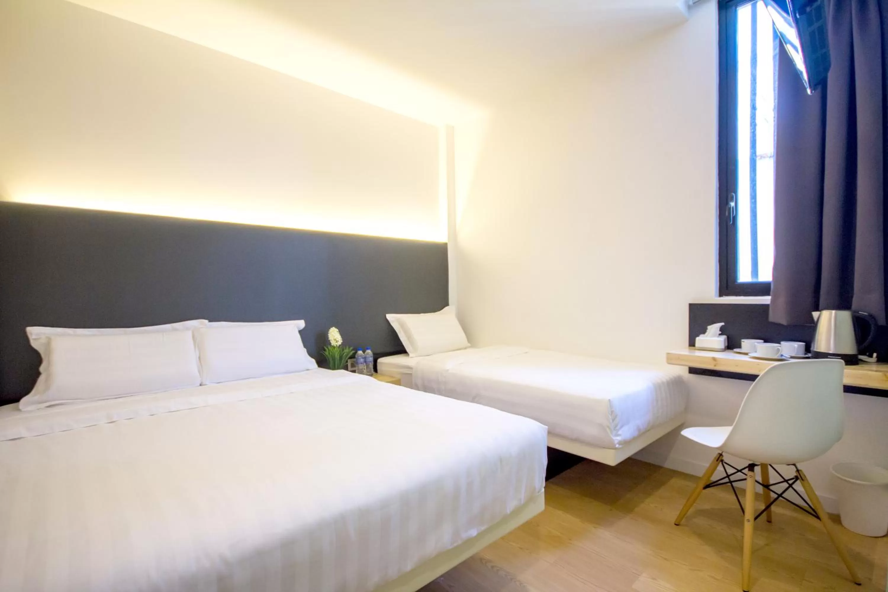 Bed in Mode Inn Icon City