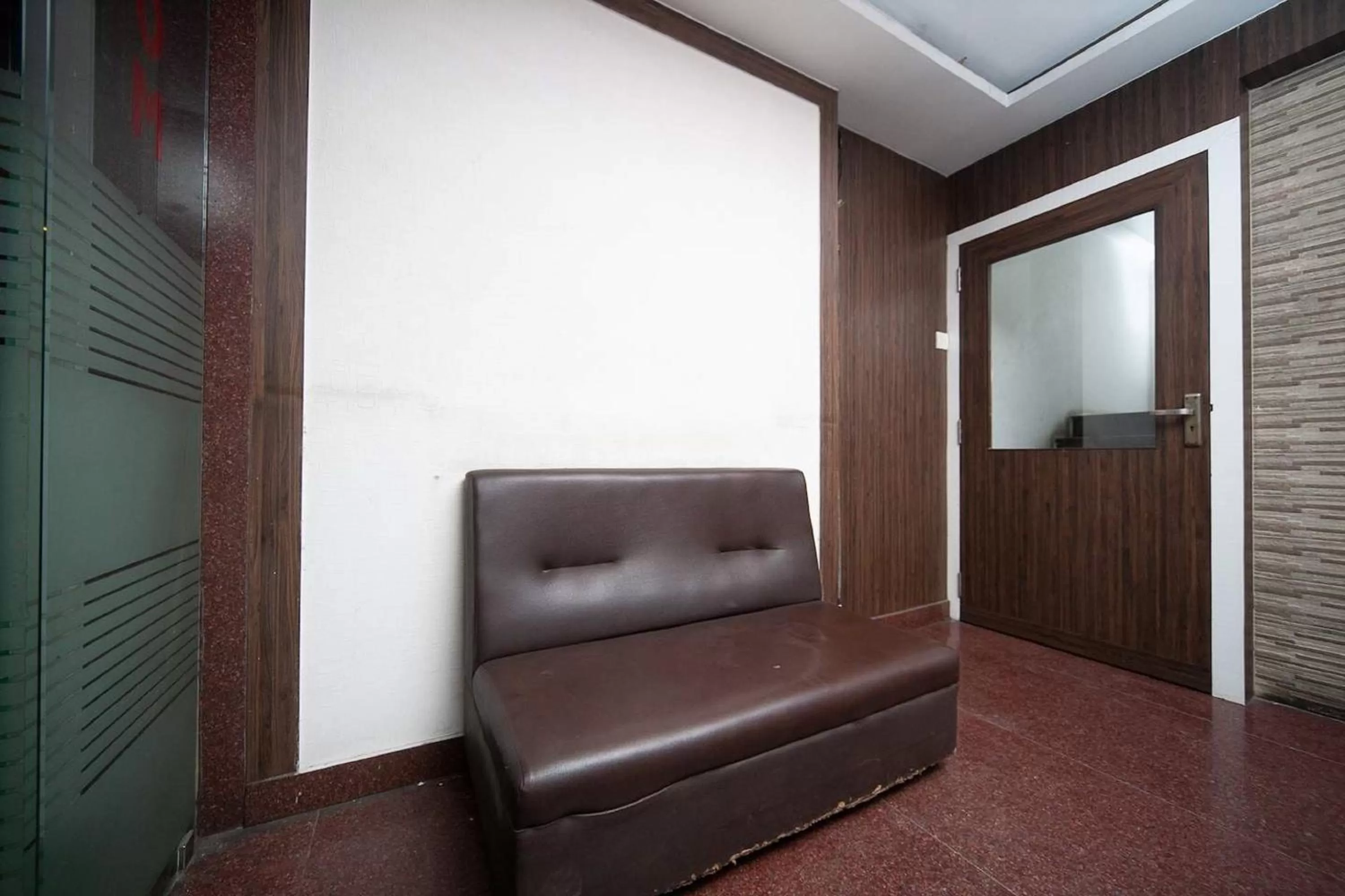 Seating area in Silver Cloud Hotel Sholinganallur