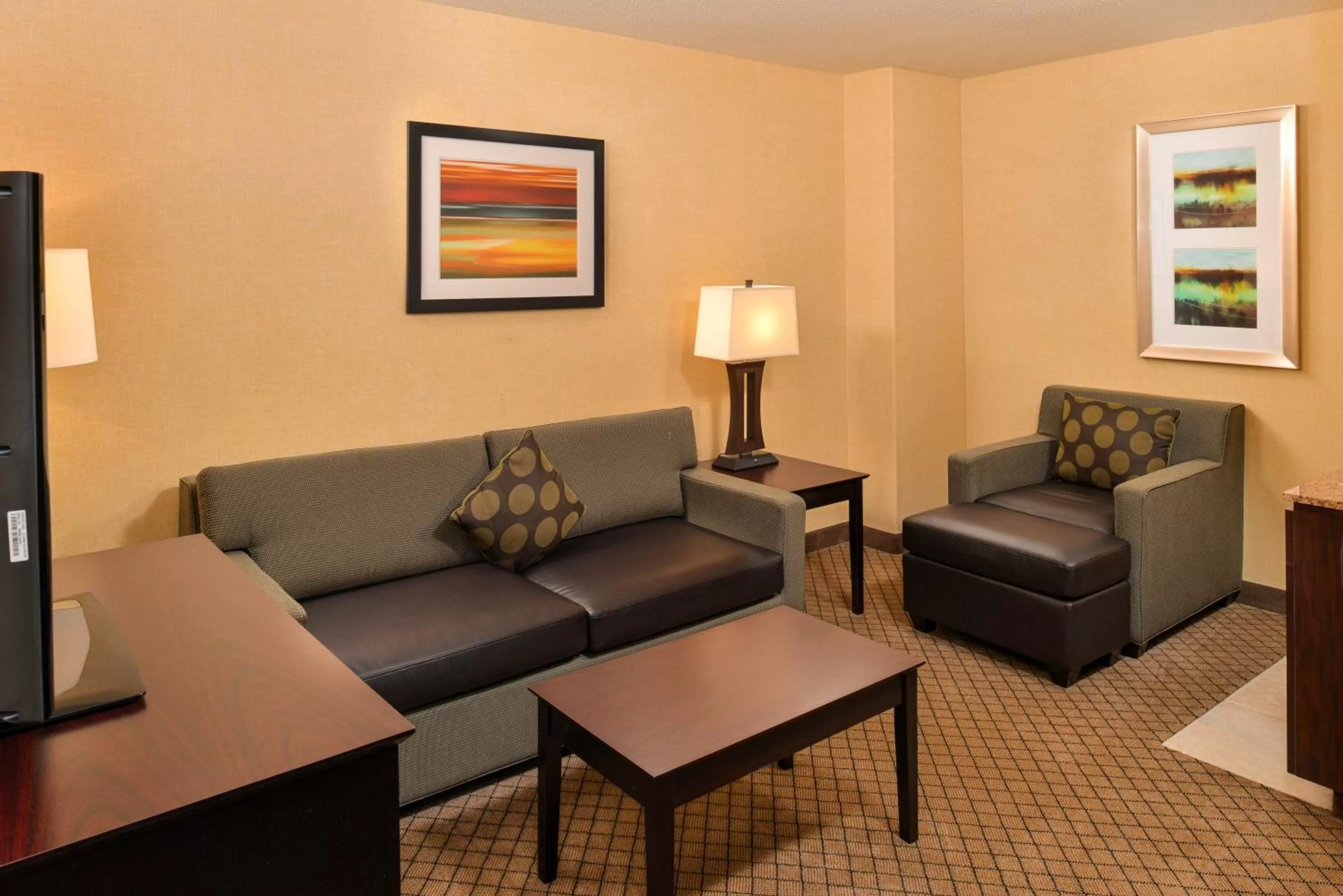 Photo of the whole room in Holiday Inn Express Woodland by IHG