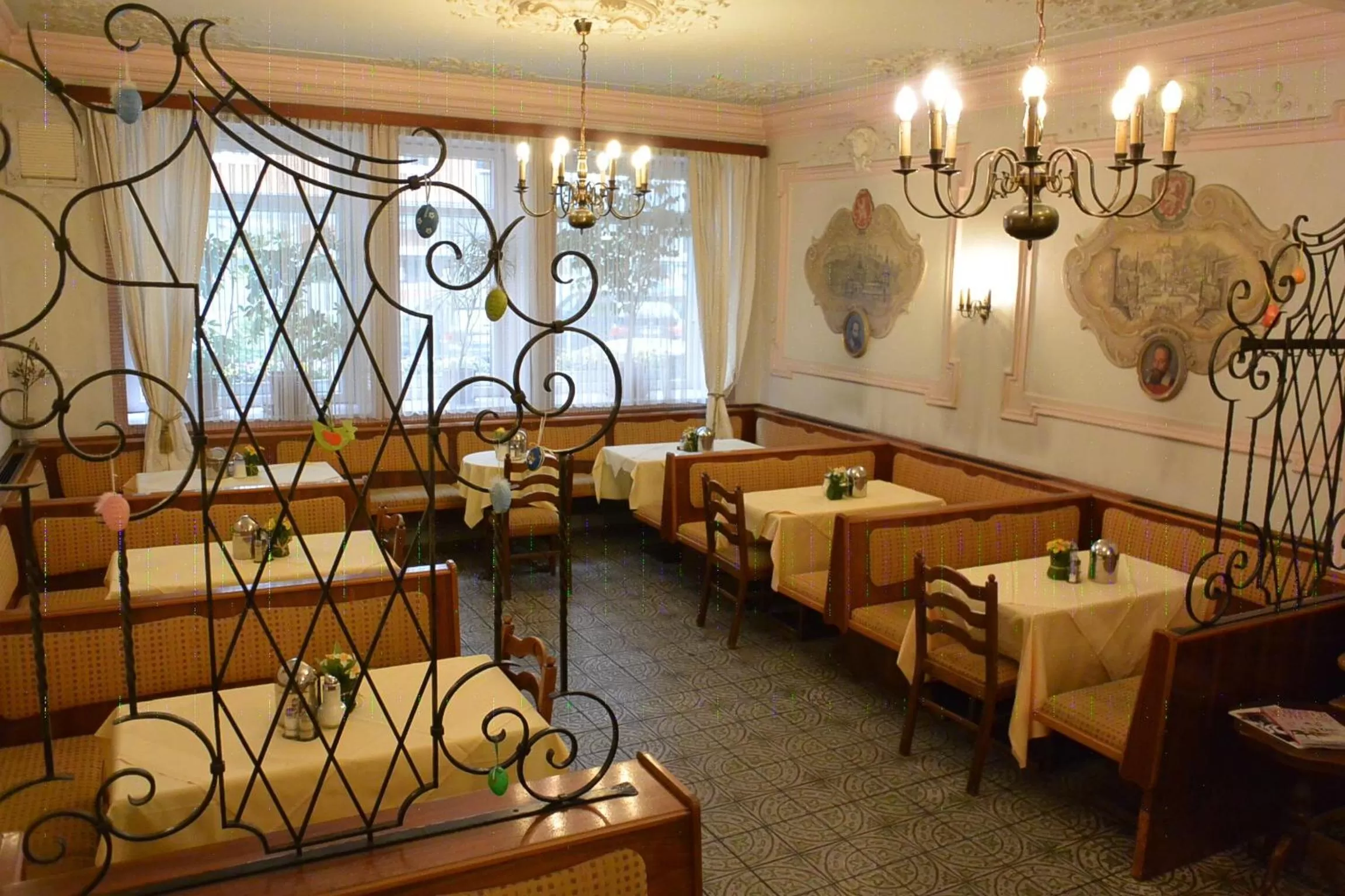 Restaurant/places to eat in Adlerhof