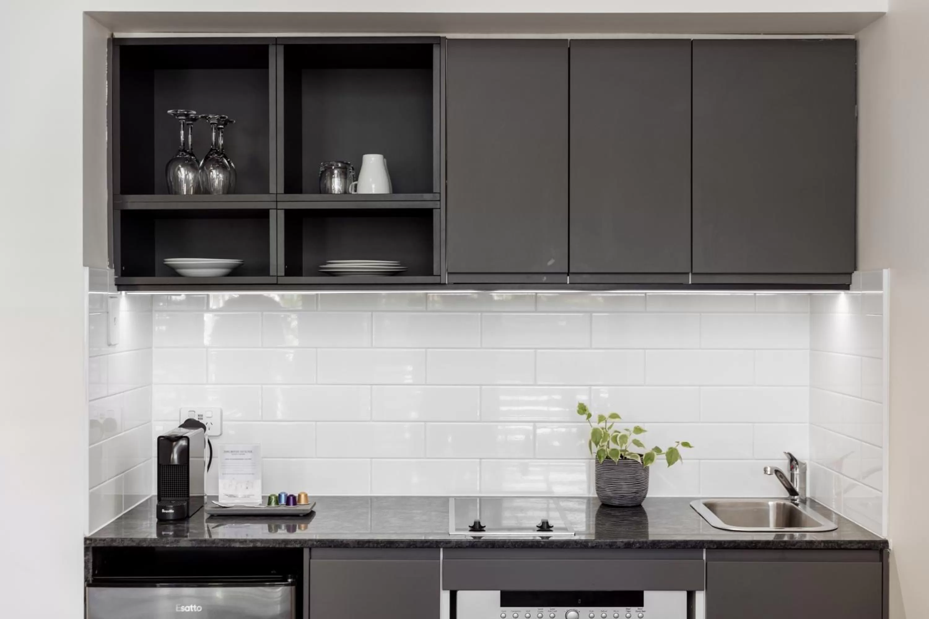 Coffee/tea facilities in Coopers Colonial Motel