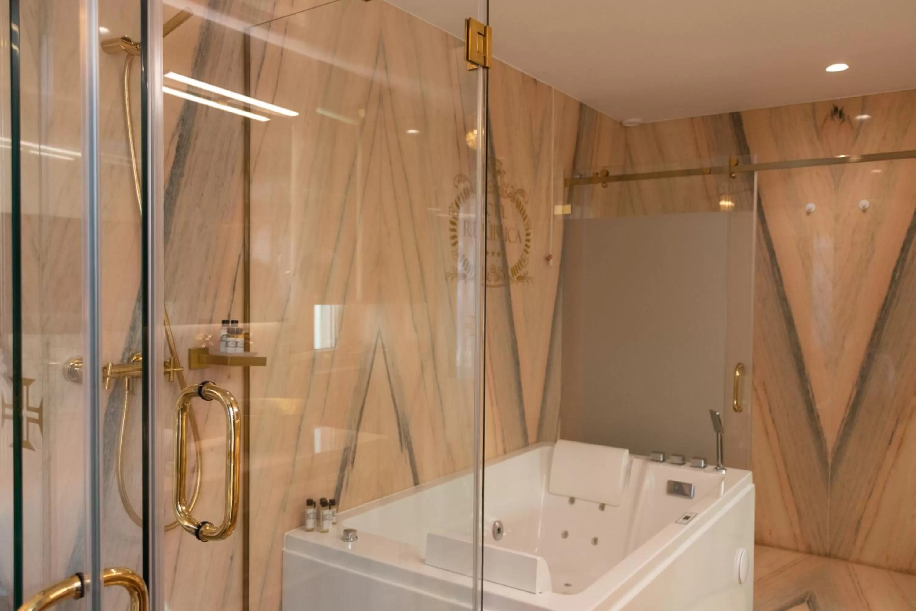 Bathroom in Hotel República Boutique Hotel