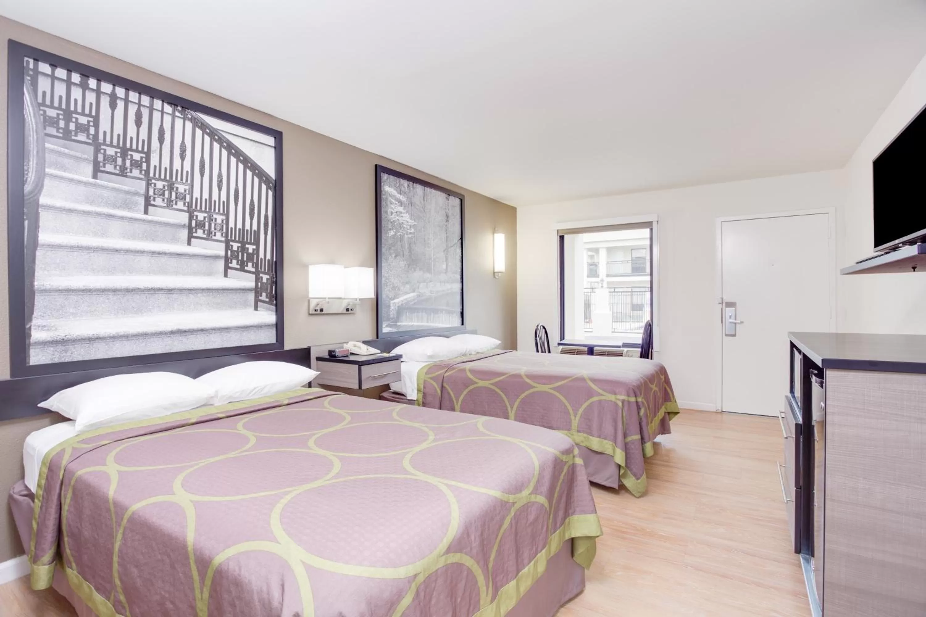 Photo of the whole room, Bed in Super 8 by Wyndham Dalton