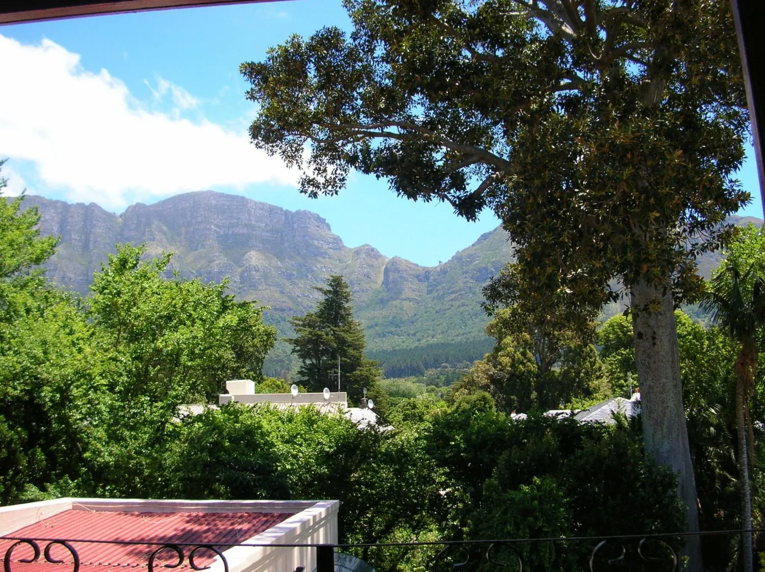 Area and facilities in Riversong Guest House