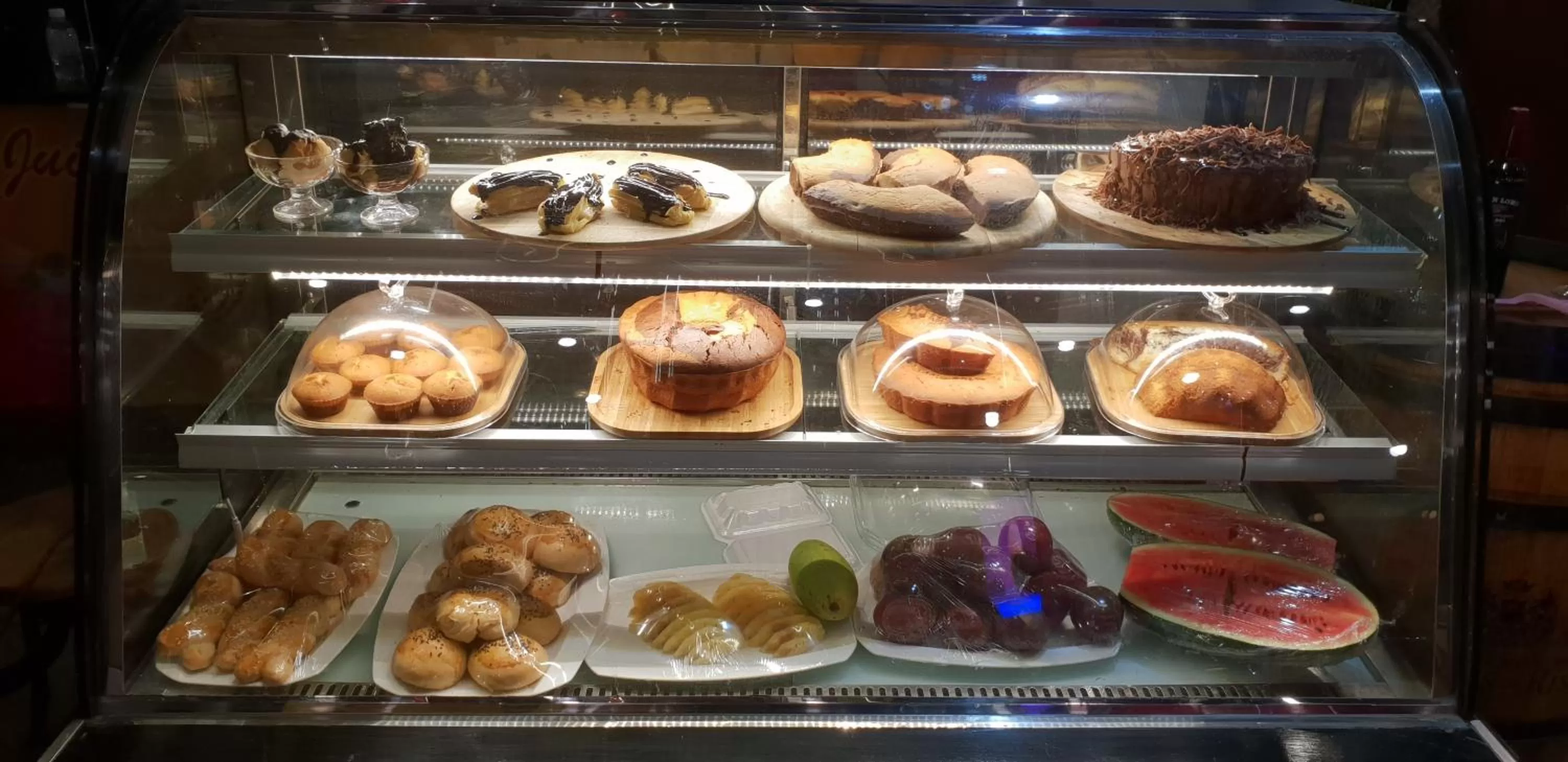 Food in Benny's City Hotel