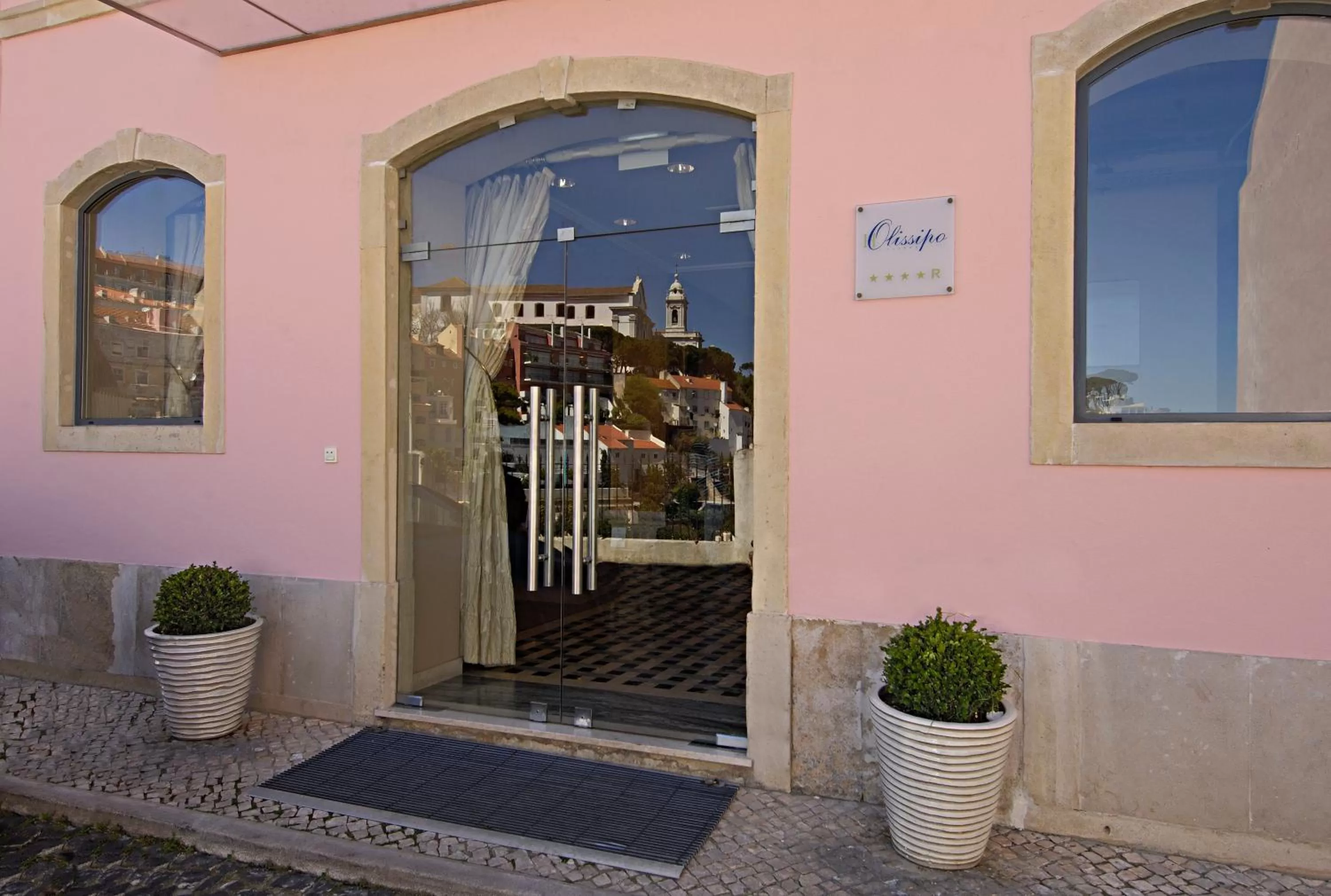 Facade/entrance in Olissippo Castelo