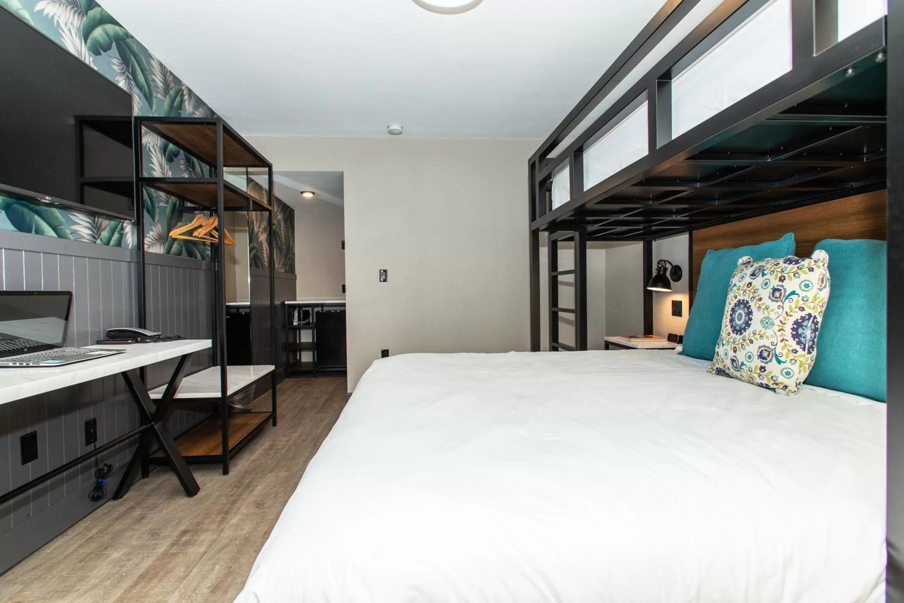 Bedroom, Bed in Magnolia Tree Hotel-Maingate/Anaheim Convention Center