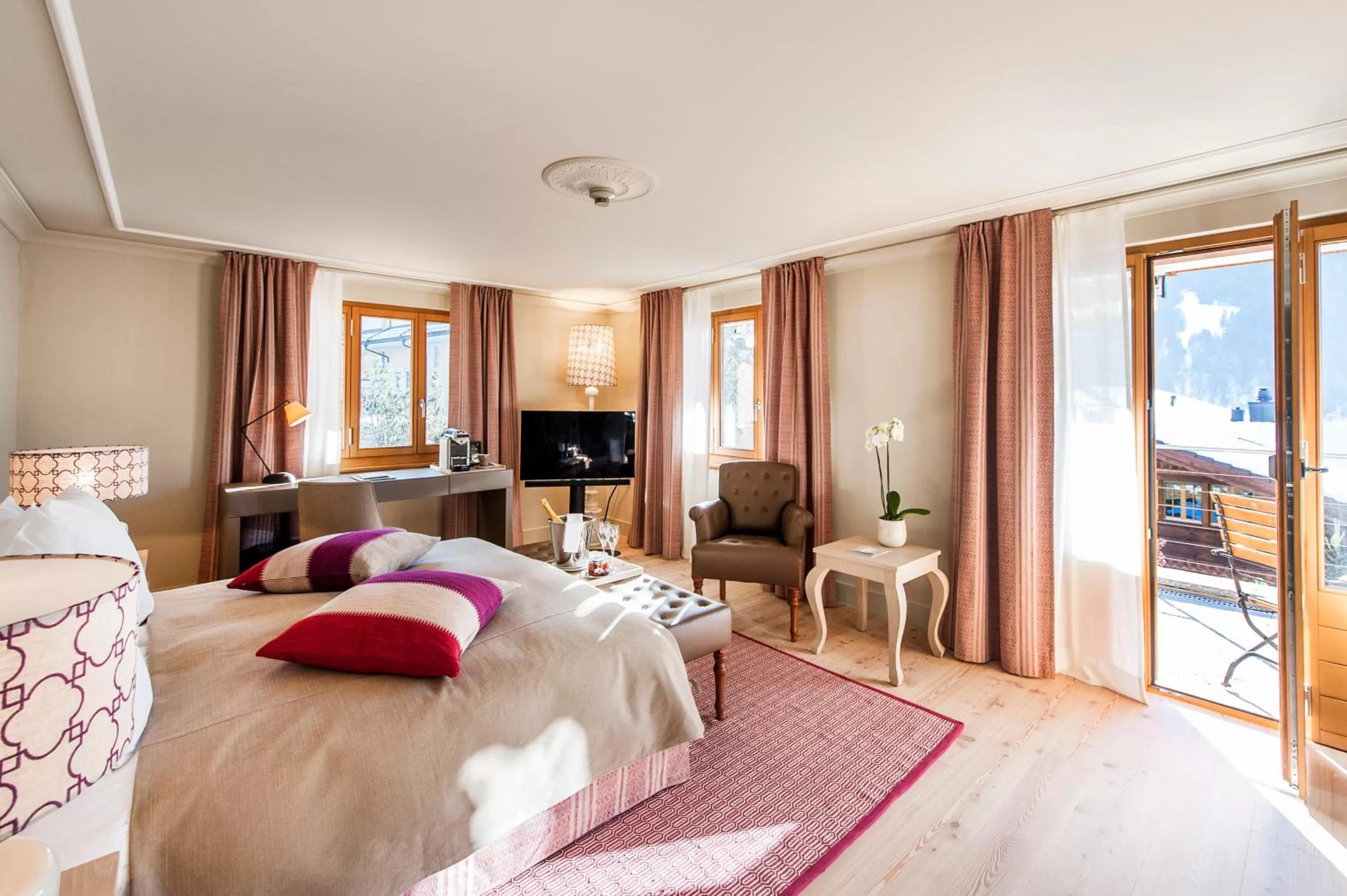 Photo of the whole room, Bed in Le Grand Bellevue