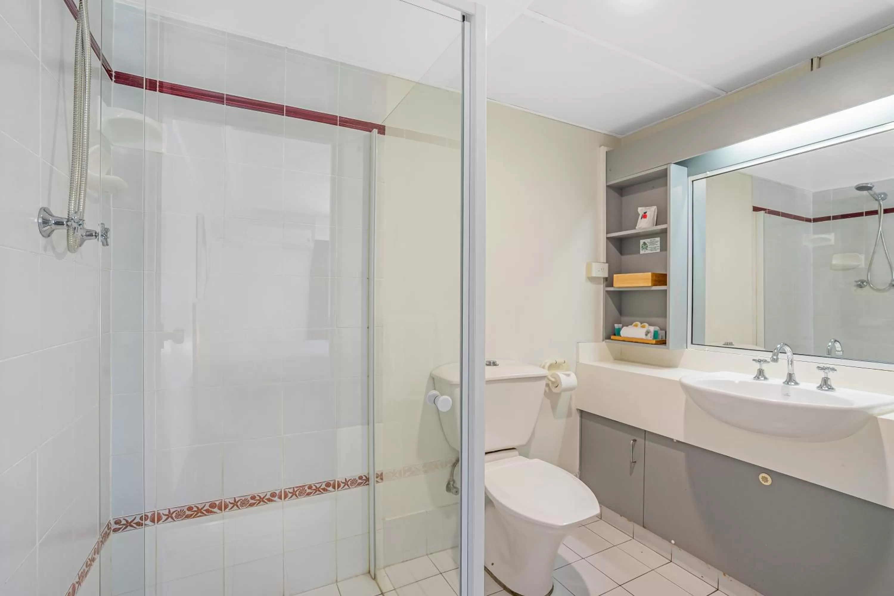 Shower in Nelson Towers Motel & Apartments